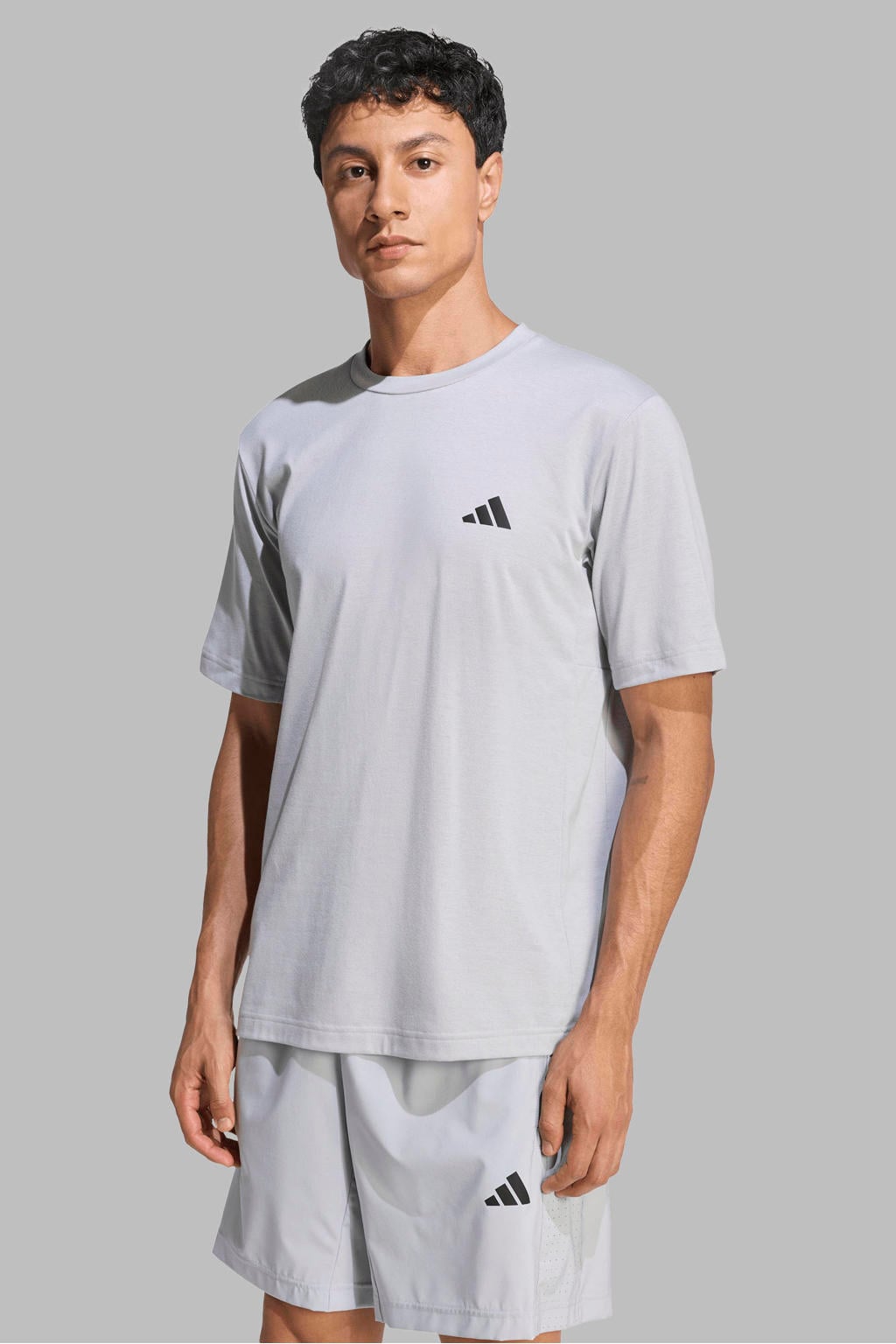 Lichtgrijze heren adidas Performance sportshirt van polyester met korte mouwen en ronde hals