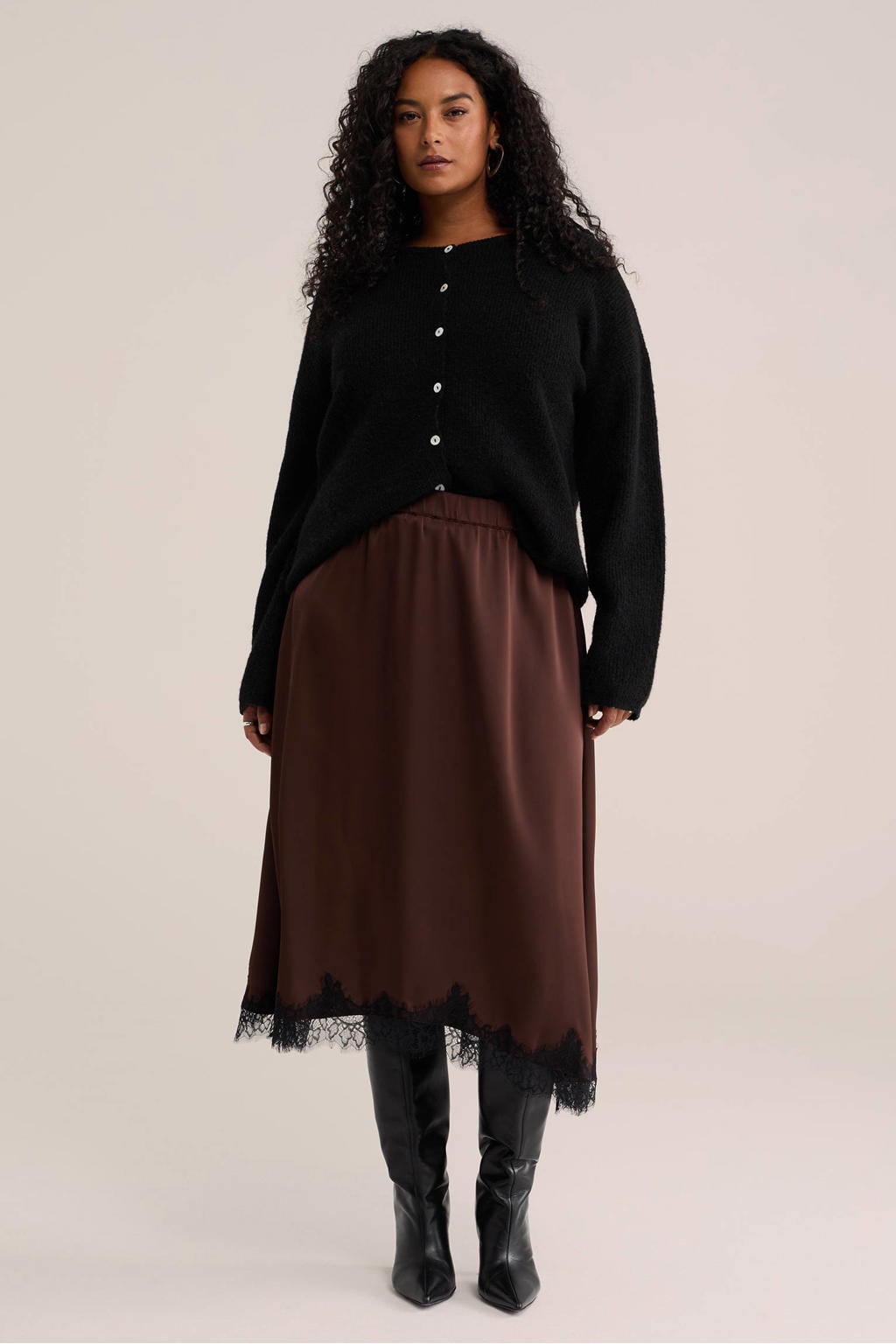 Bruine dames WE Fashion midi rok Plus Size gemaakt van polyester en met elastische tailleband
