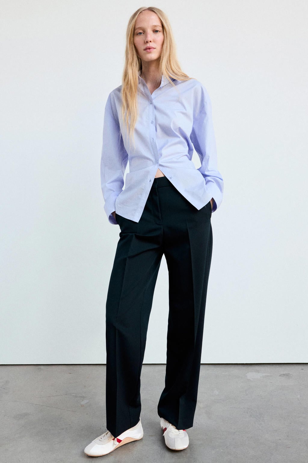Blauwe dames Mango flared broek van polyester met regular waist, rits, haak- en knoopsluiting en effen