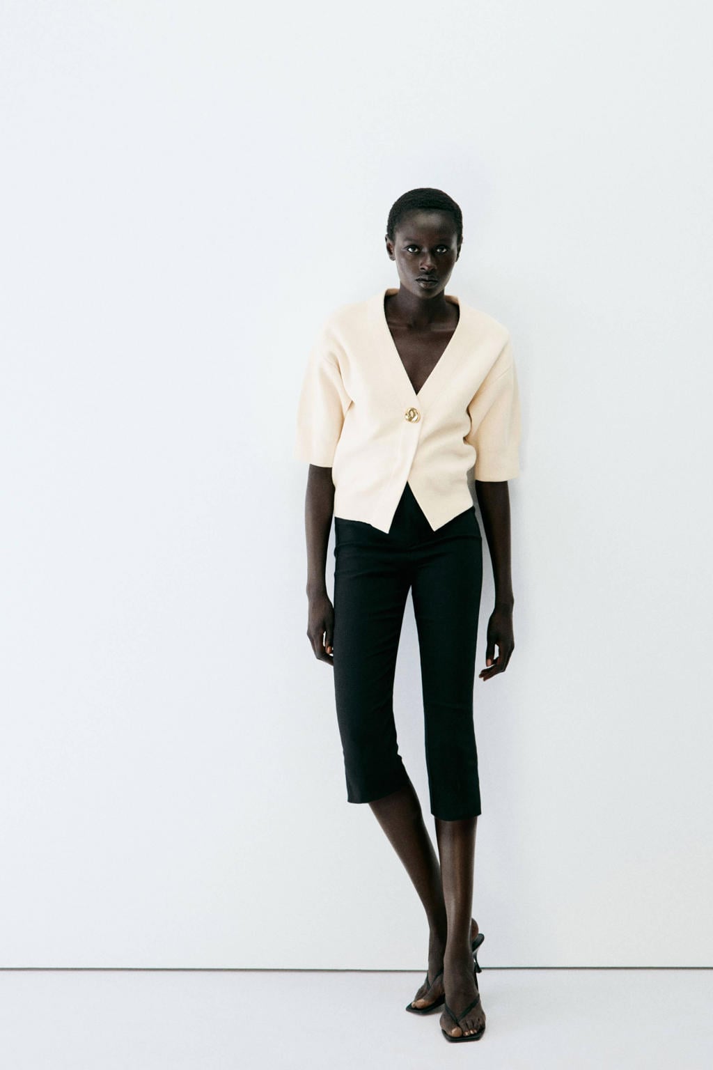Beige dames Mango gebreide vest van viscose met effen, driekwart mouwen, V-hals en knoopsluiting