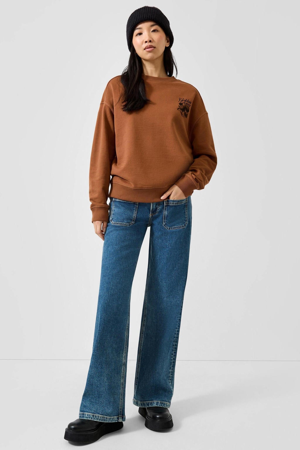 Bruine dames QS sweater met backprint, lange mouwen, ronde hals en geribde boorden