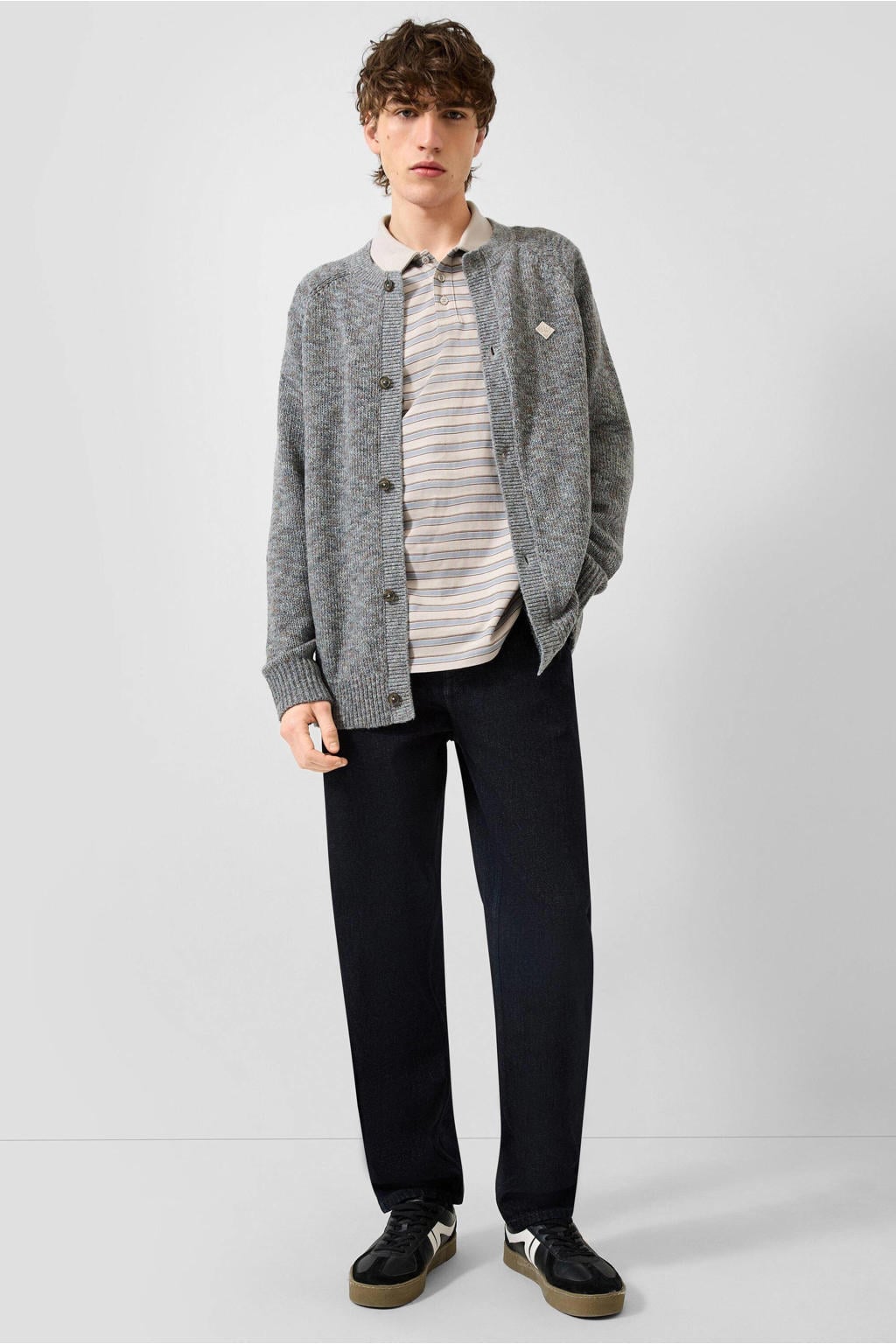 Grijze heren QS gebreid vest met melée print, lange mouwen, ronde hals en knoopsluiting