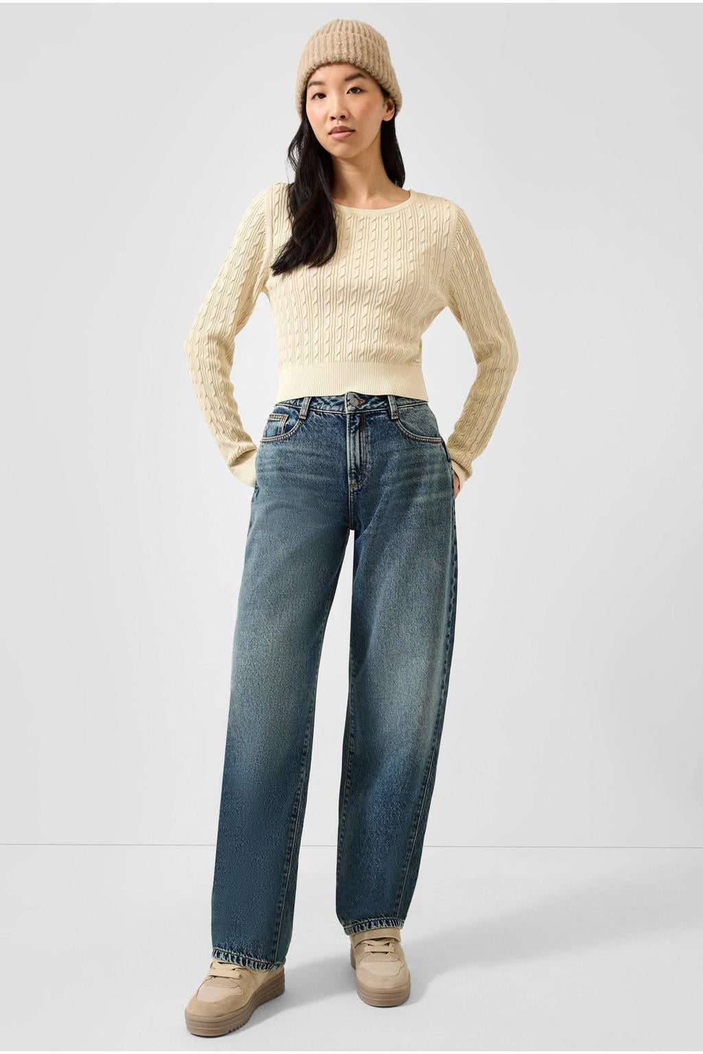 Medium blue denim dames QS barrel jean medium van denim met regular waist, rits- en knoopsluiting en effen