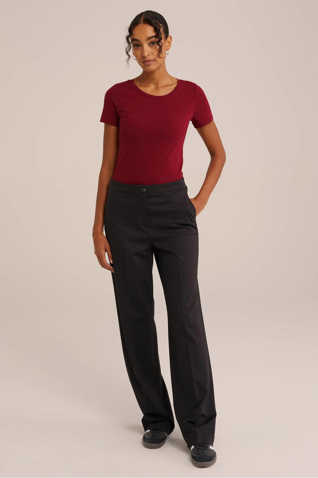 Donkerrode dames WE Fashion aansluitend T-shirt van stretchkatoen met effen, korte mouwen en ronde hals