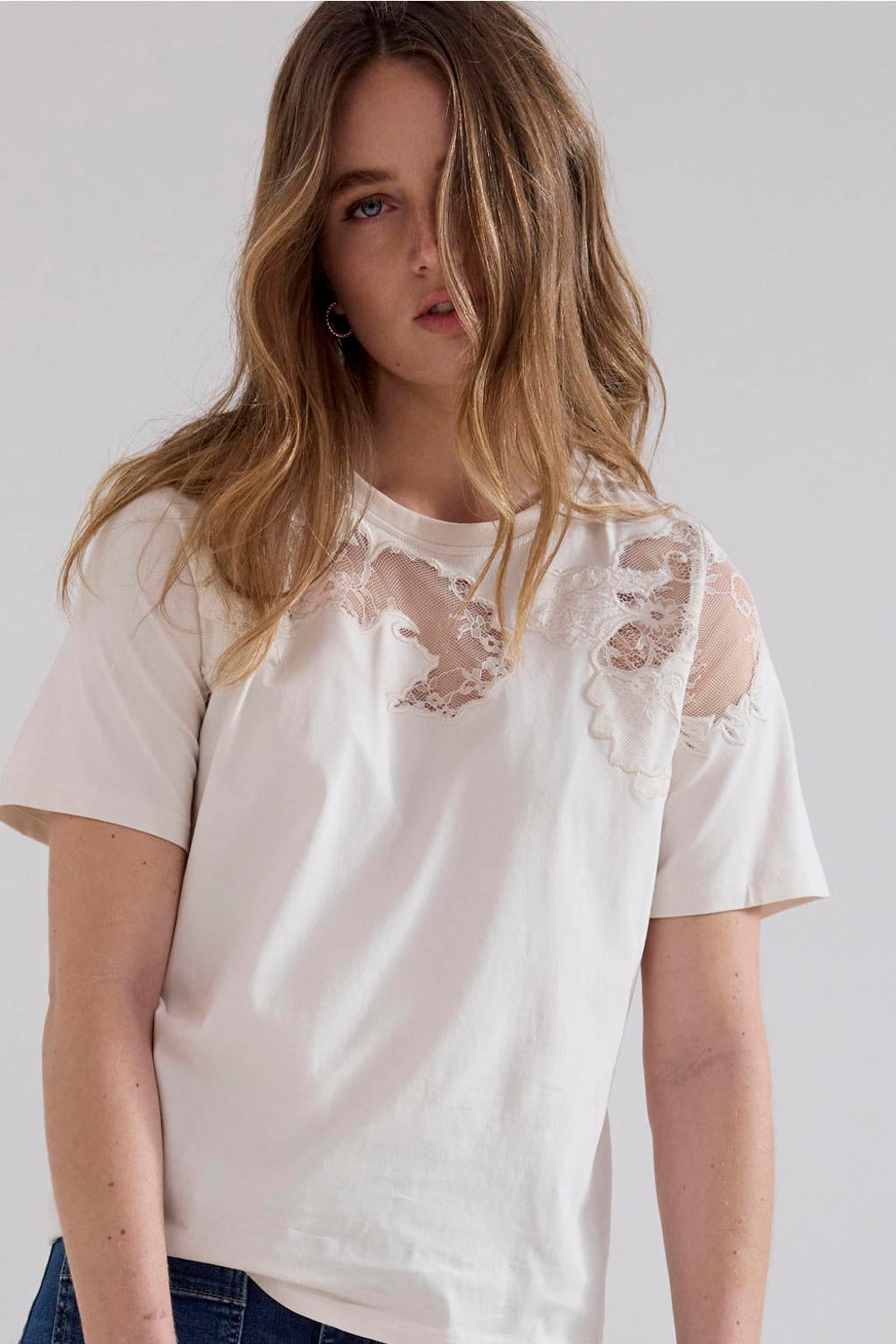 Witte dames Tramontana gebloemd T-shirt van katoen met korte mouwen en ronde hals
