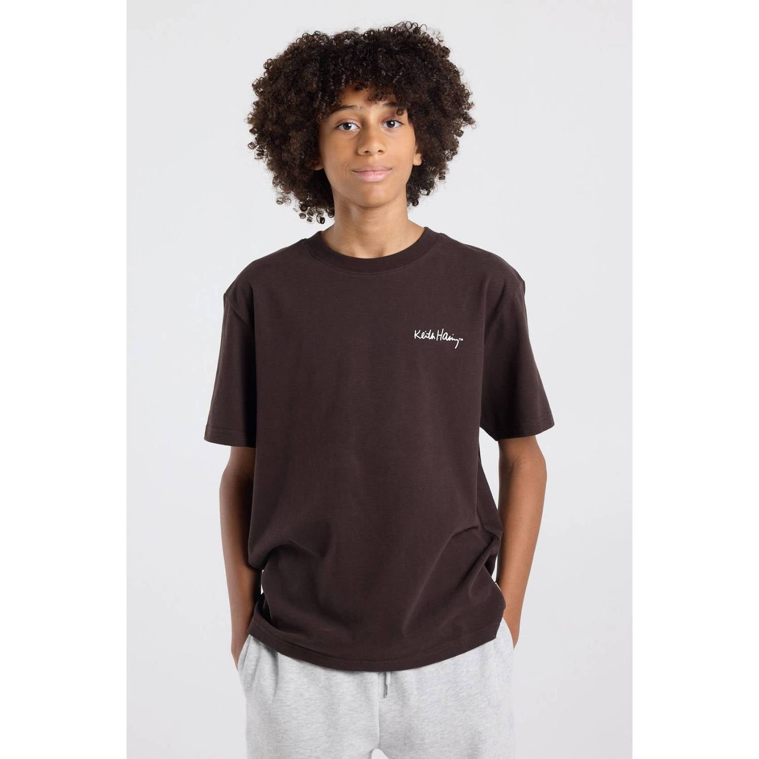 America Today T-shirt met backprint bruin