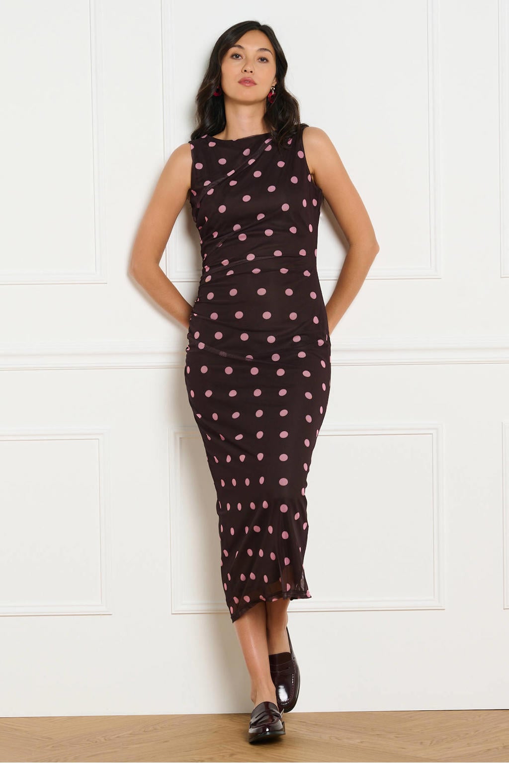 Bruin en roze dames LOLALIZA midi jurk van polyester met stippenprint en ronde hals