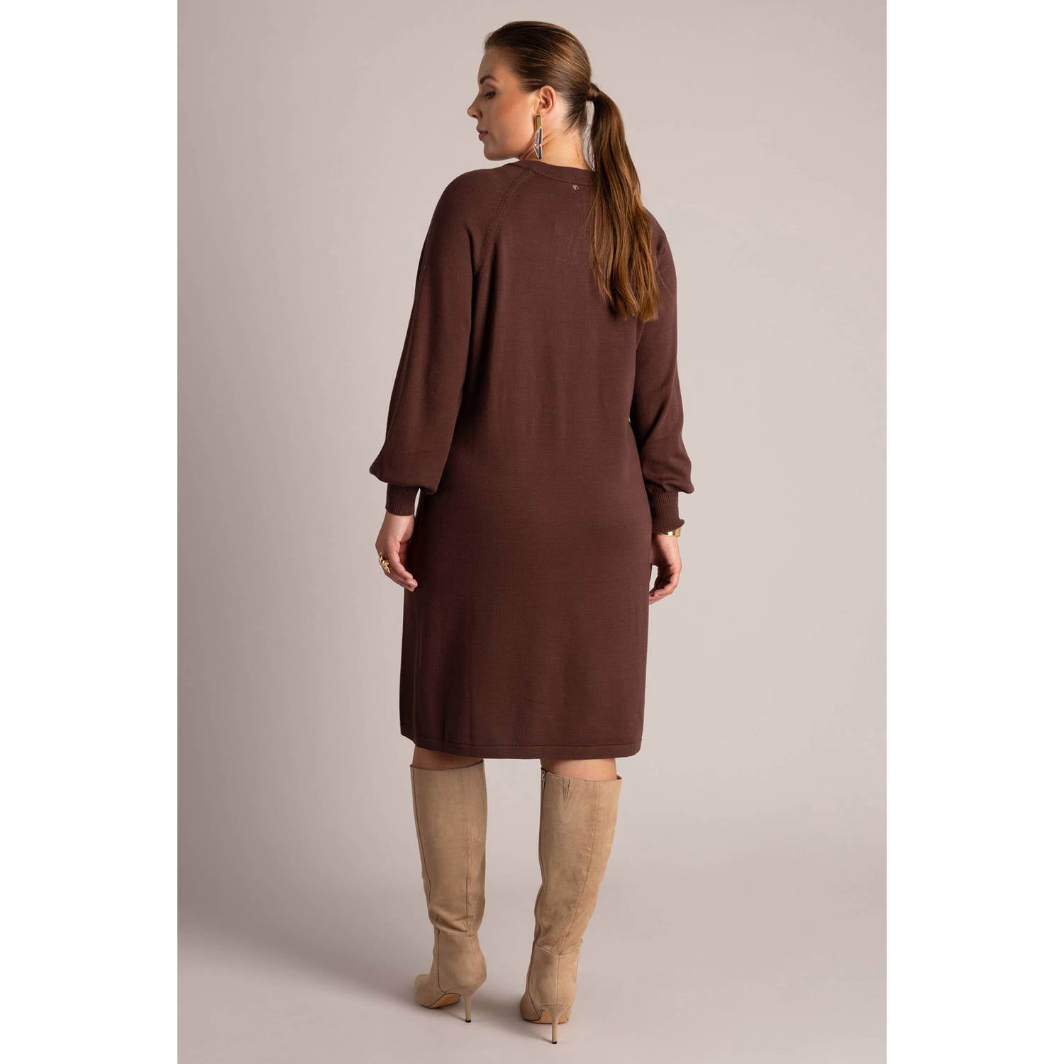 Yest Curve Plus Size gebreide midi jurk met ceintuur roodbruin