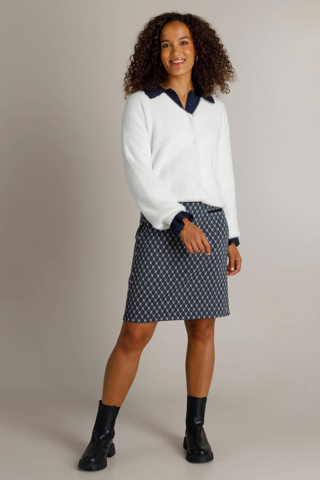 Ecru dames Ivy Beau gebreide vest van polyamide met effen, lange mouwen, V-hals en knoopsluiting