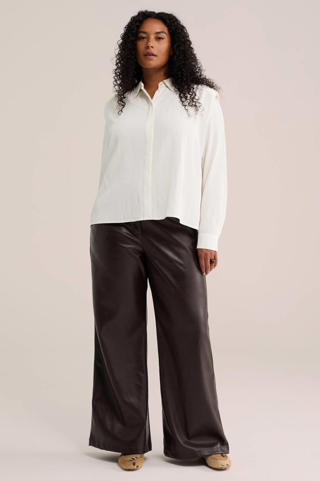 Witte dames WE Fashion blouse Plus Size van viscose met effen, lange mouwen, klassieke kraag en knoopsluiting
