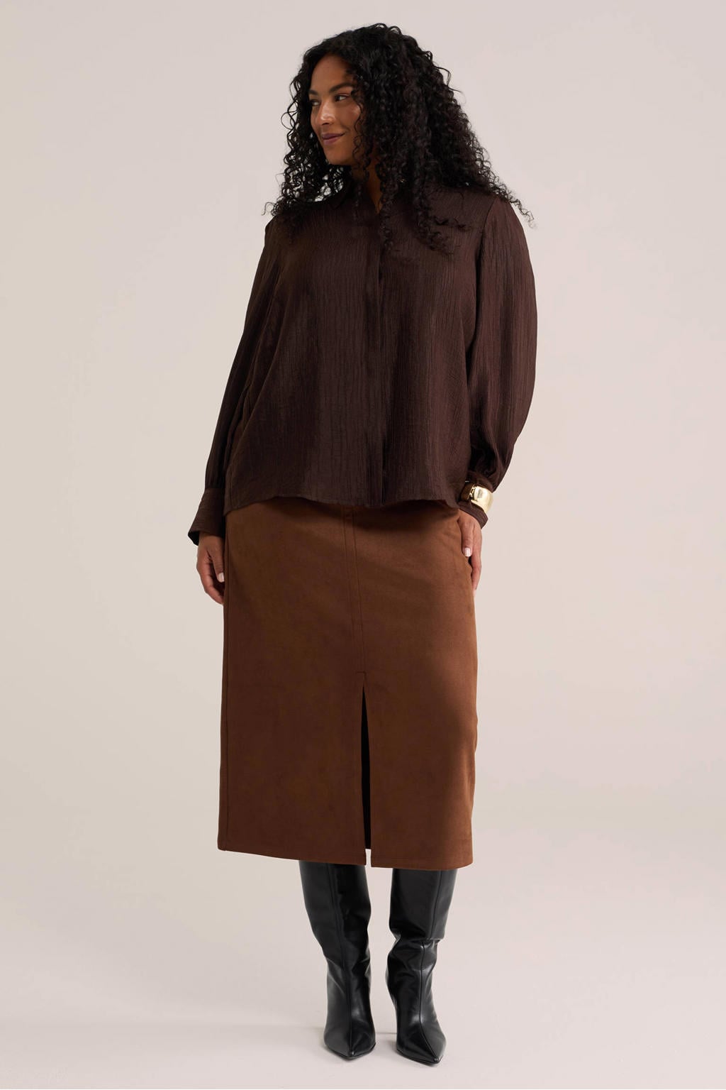 Bruine dames WE Fashion blouse Plus Size van viscose met effen, lange mouwen, klassieke kraag en knoopsluiting
