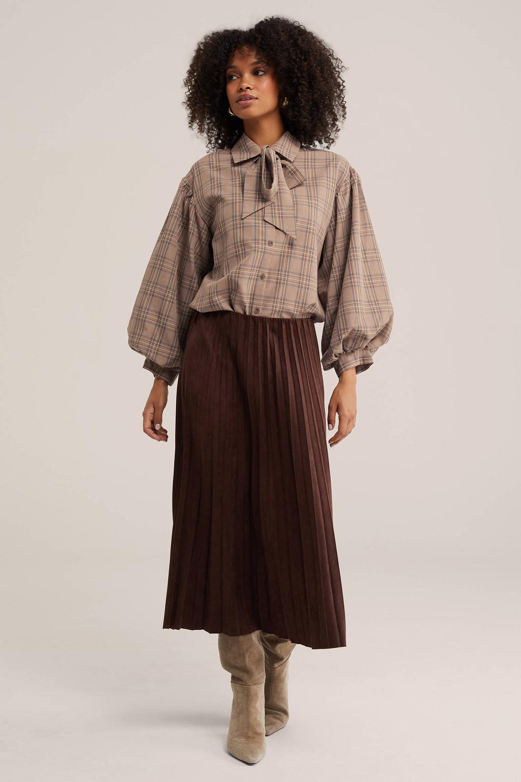 Bruine dames WE Fashion geruite blouse van polyester met driekwart mouwen, strikkraag, knoopsluiting en strikje