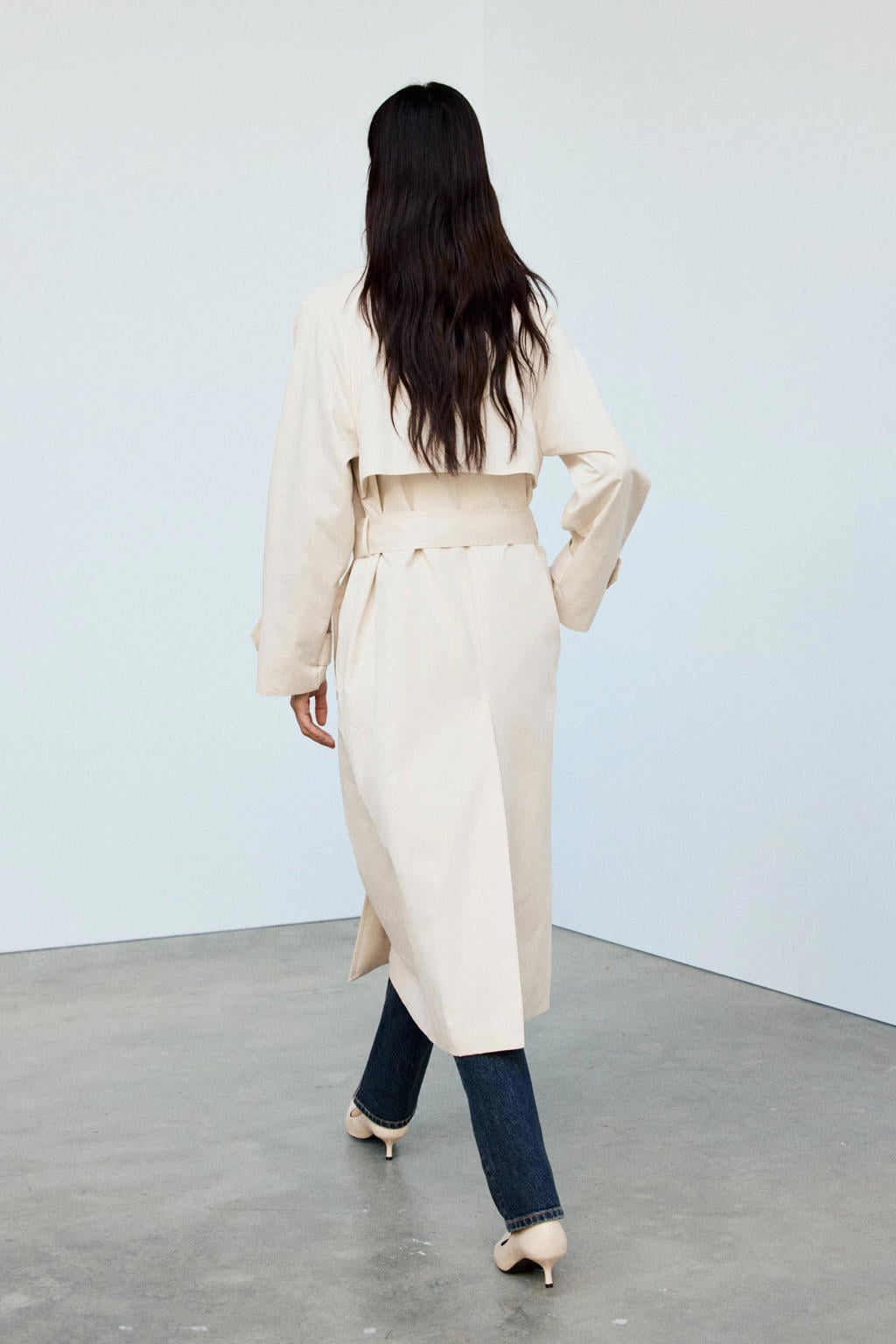 Ecru dames Mango trenchcoat van katoen met effen, lange mouwen, opstaande kraag en ceintuur