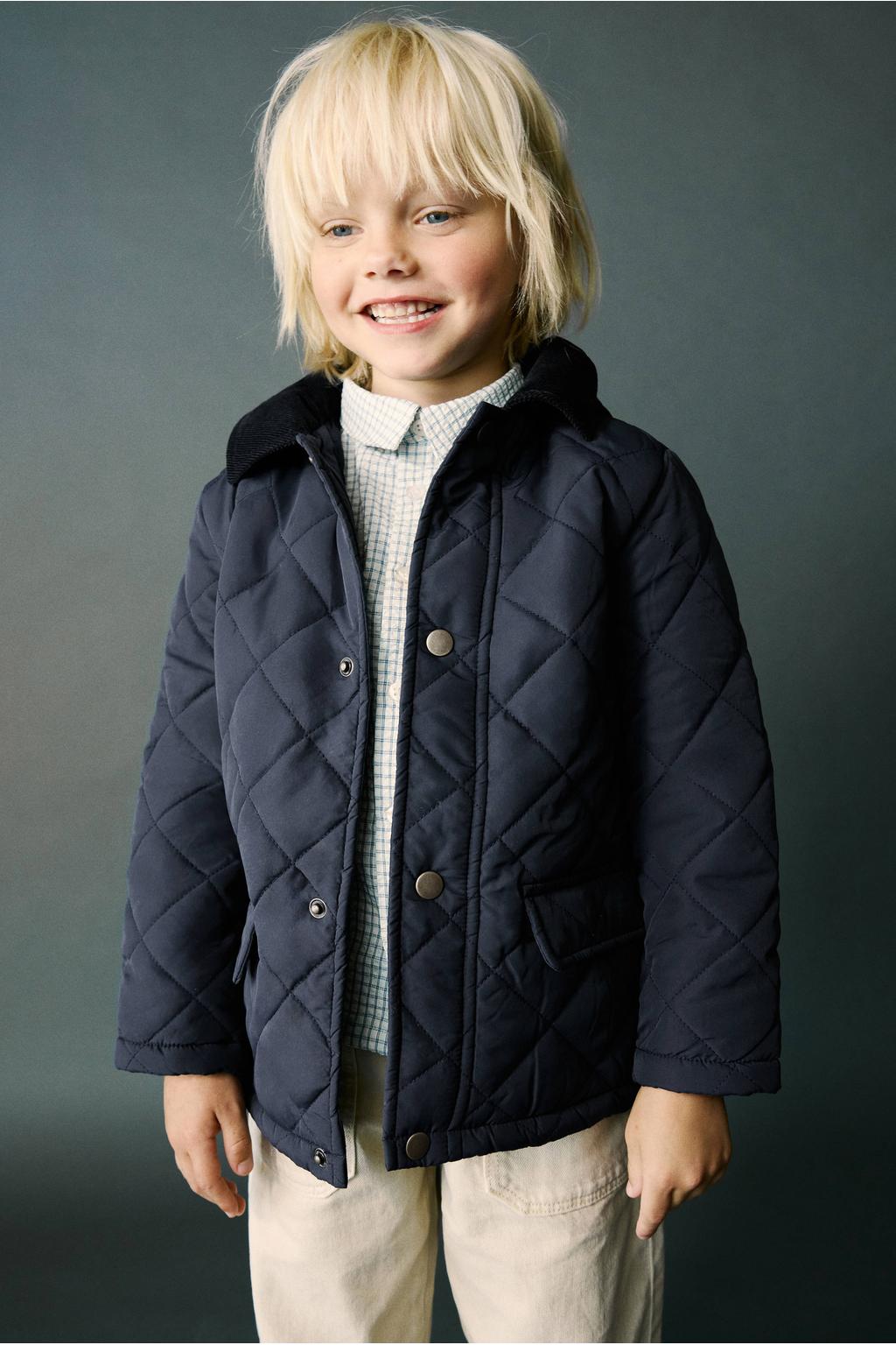 Marineblauw jongens Mango Kids quilted winterjas blauw van polyester met effen, lange mouwen, capuchon en drukknoopsluiting