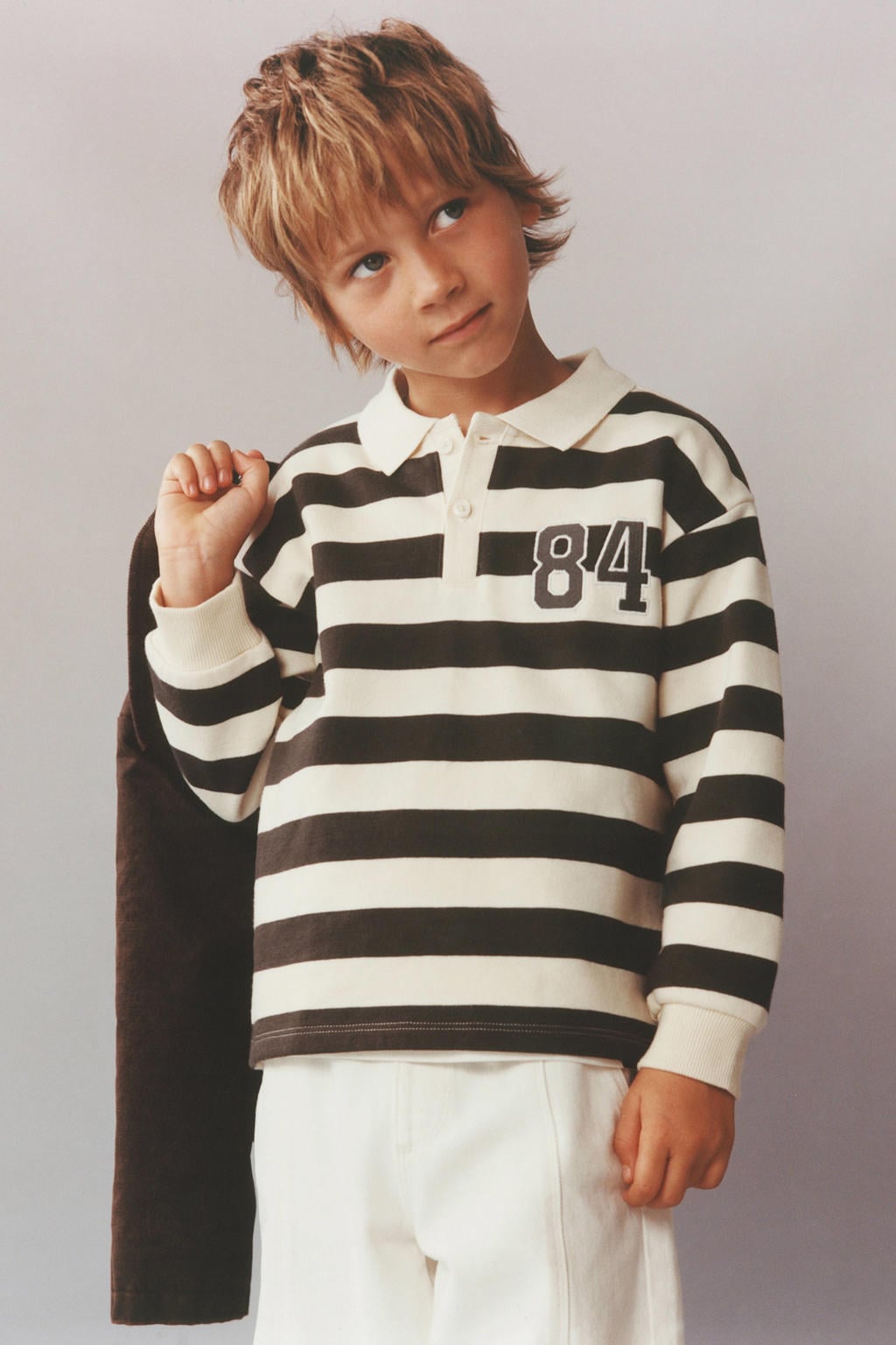 Donkerbruin en ecru jongens Mango Kids gestreepte sweater met backprint, lange mouwen, polo kraag en knoopsluiting
