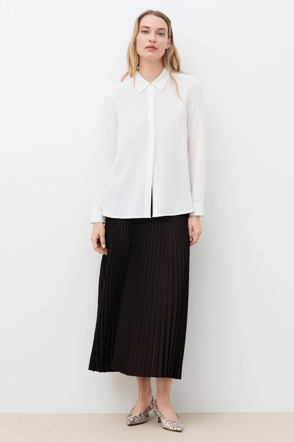 Ecru dames Caroll blouse van viscose met effen, driekwart mouwen, klassieke kraag en blinde knoopsluiting