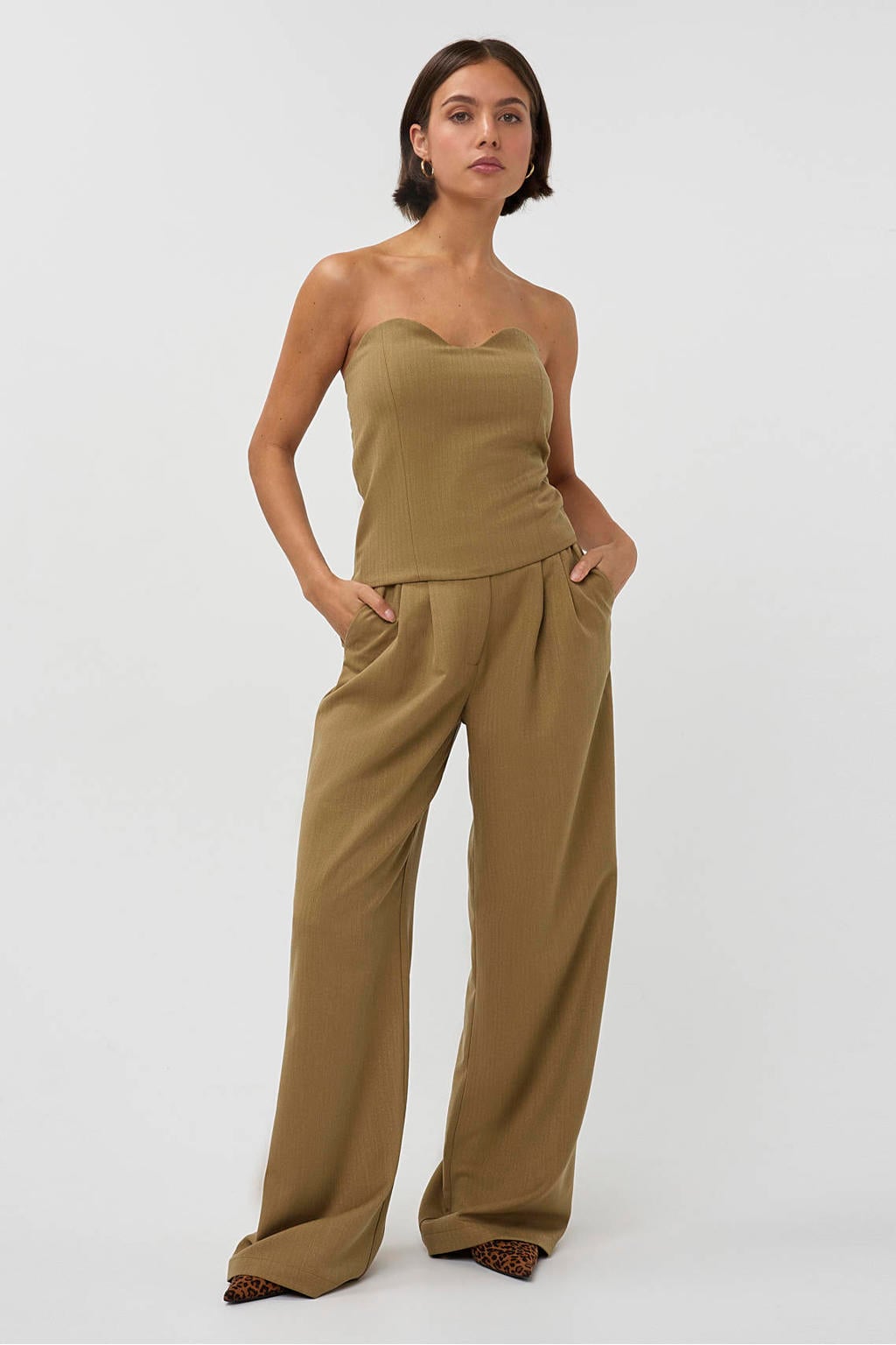 Kakikleurige dames Studio AMAYA X Sofie Graafland wide leg broek met high waist, rits, haak- en knoopsluiting en effen