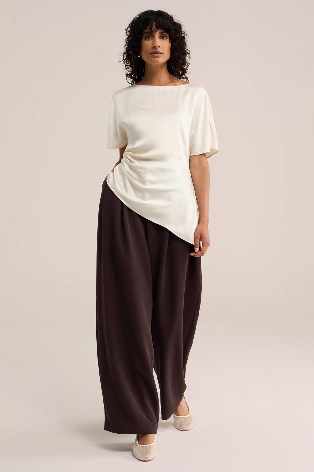 Beige dames WE STUDIO top van viscose met effen, korte mouwen en boothals