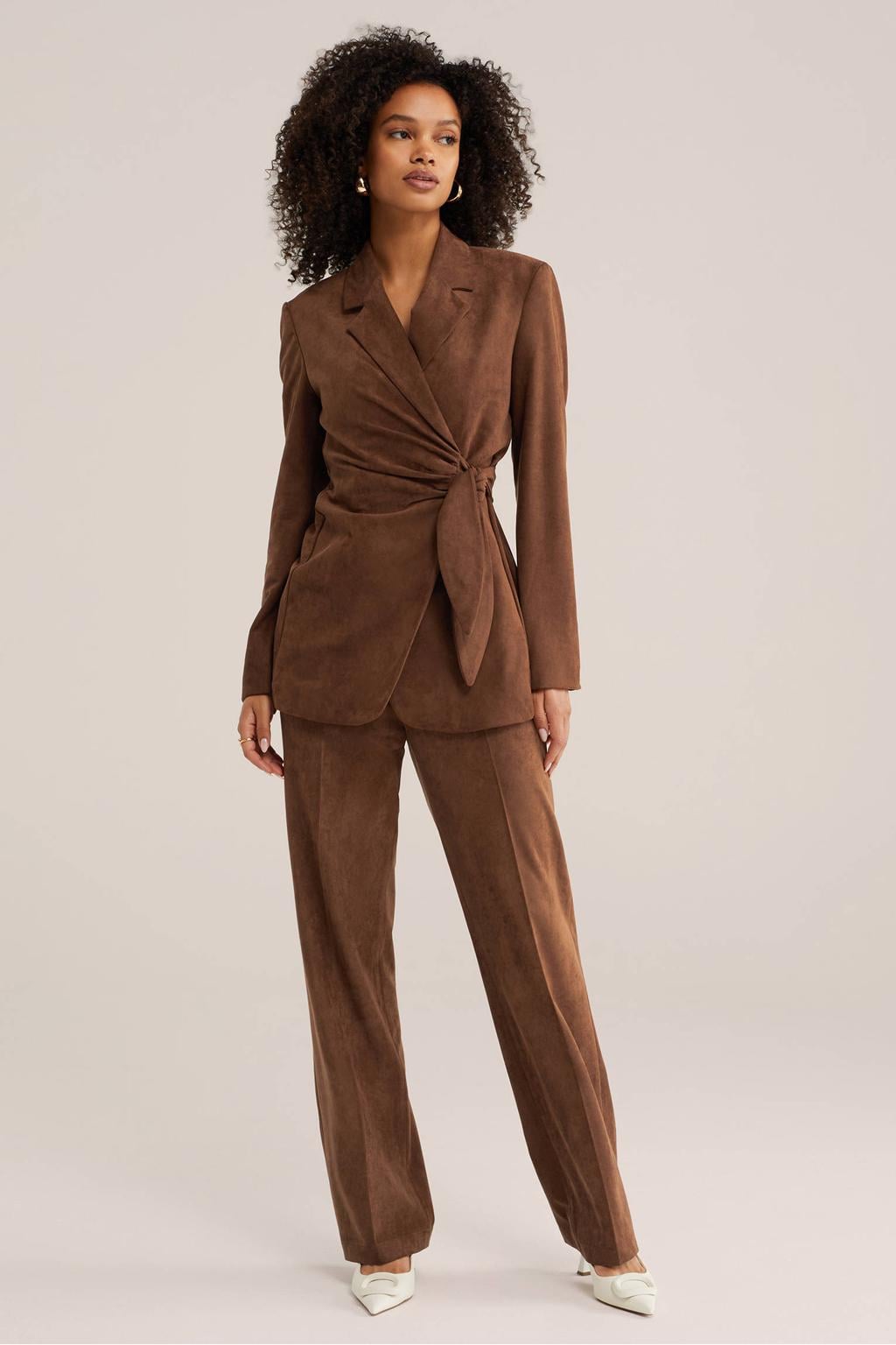 WE Fashion suède getailleerde blazer - bruin