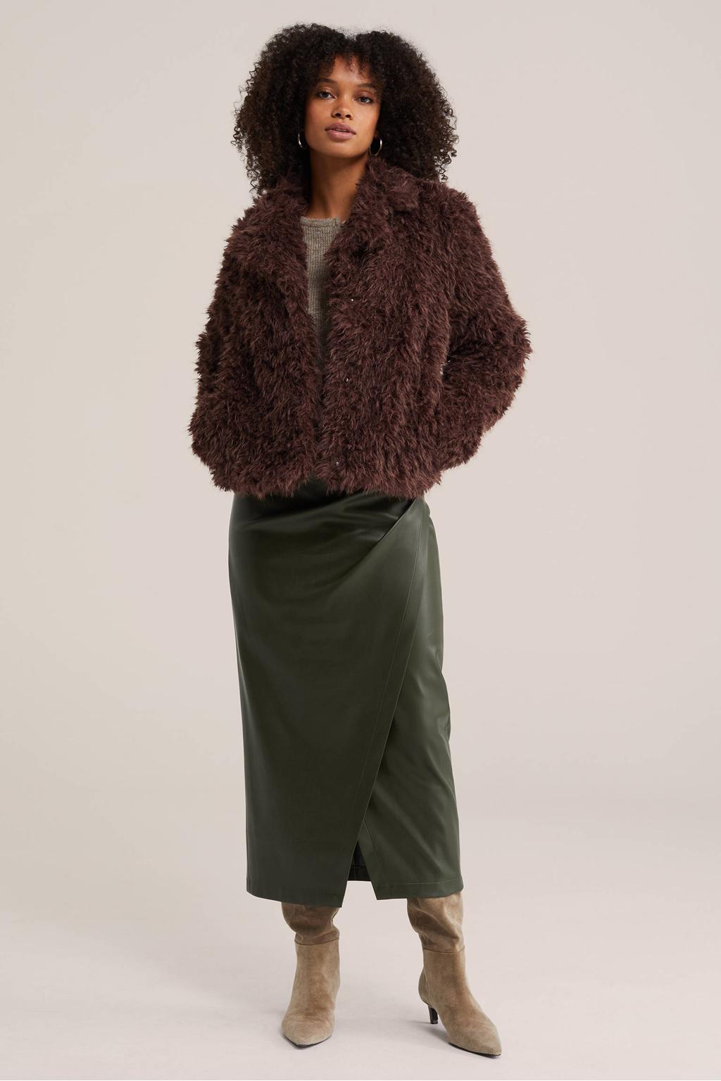 Bruine dames WE Fashion imitatiebont winterjas van polyester met effen, lange mouwen en klassieke kraag
