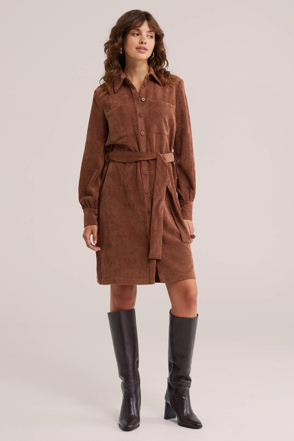 WE Fashion corduroy blousejurk met ceintuur - bruin