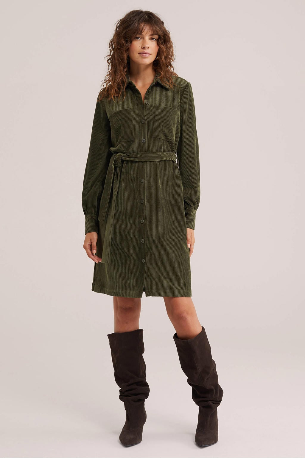 Kakikleurige dames WE Fashion corduroy blousejurk met effen, lange mouwen, klassieke kraag, knoopsluiting en ceintuur