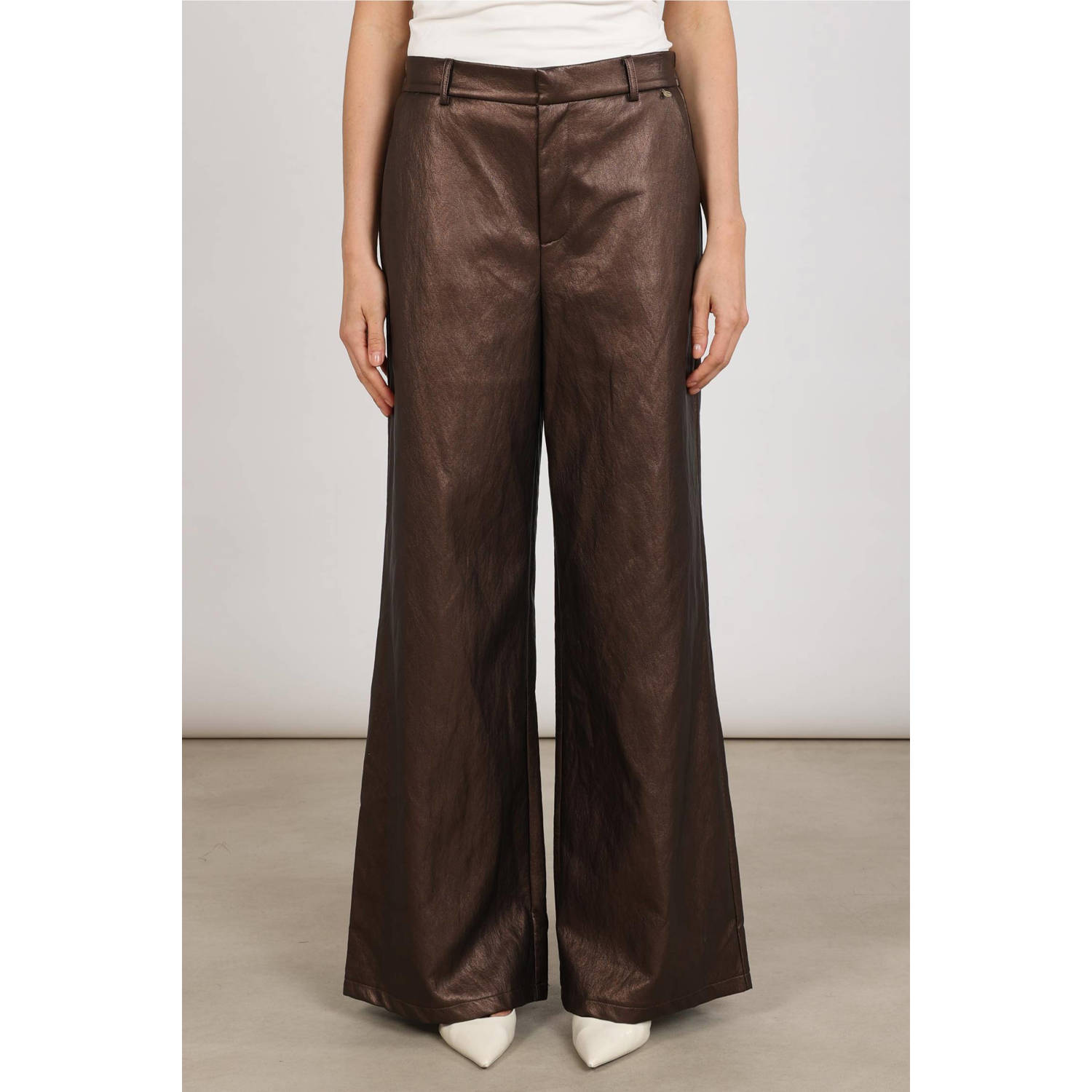 NUKUS imitatieleren wide leg broek donkerbruin