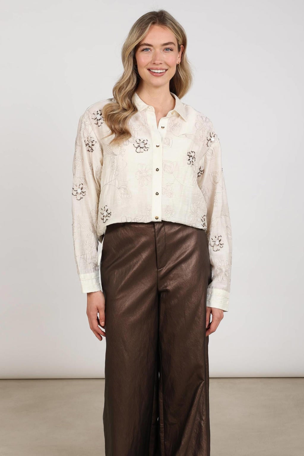 NUKUS gebloemde blouse met pailletten - crème