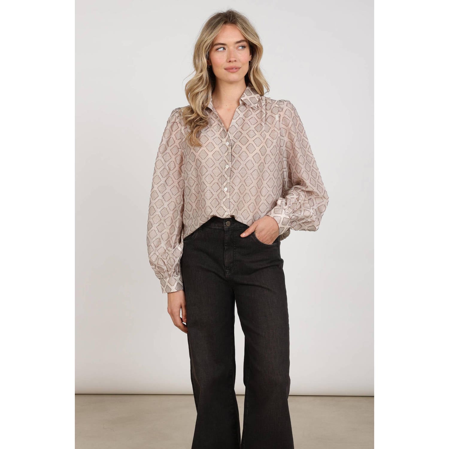 NUKUS geruite semi-transparante blouse zand