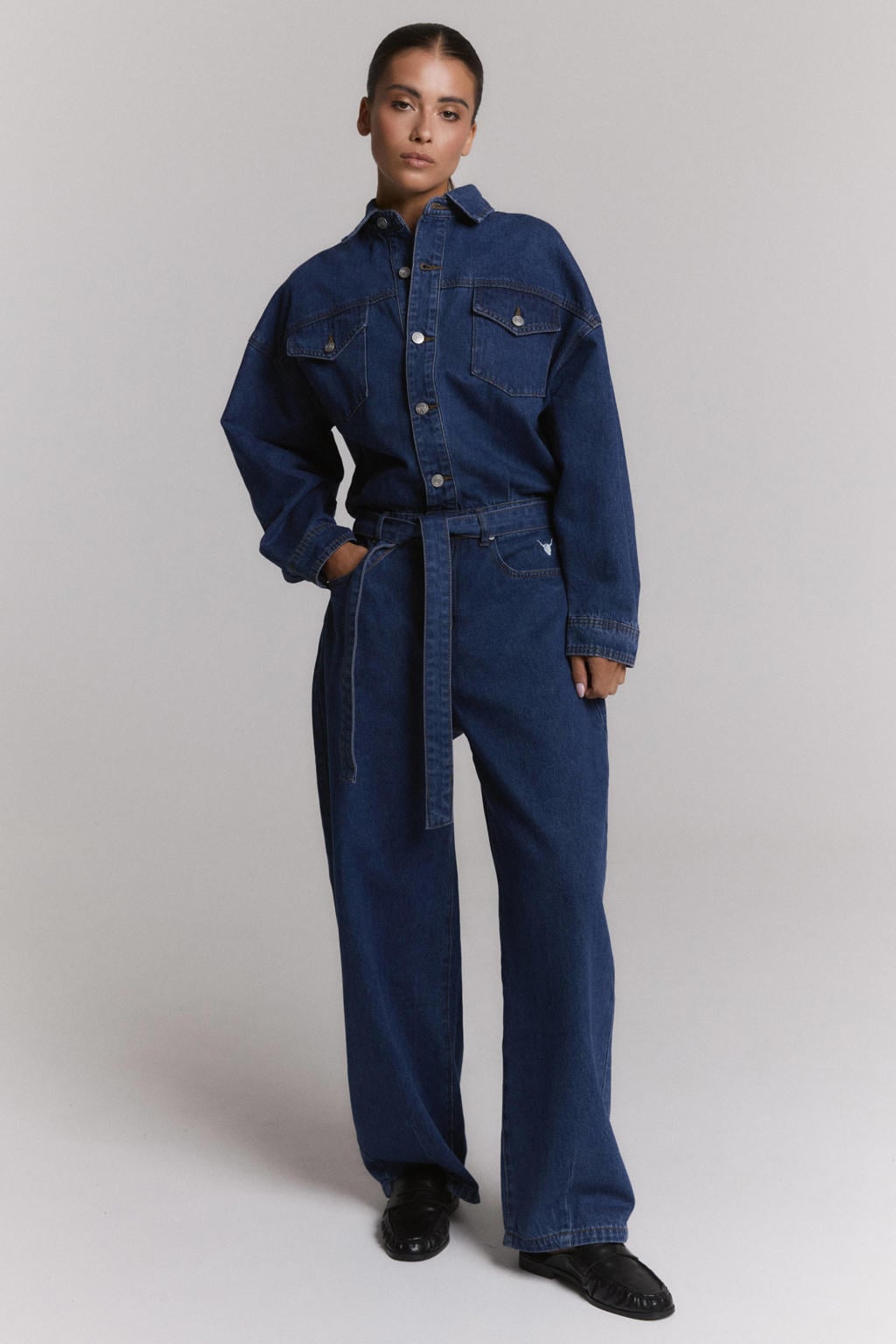 Alix the Label denim jumpsuit met ceintuur - mediumblauw
