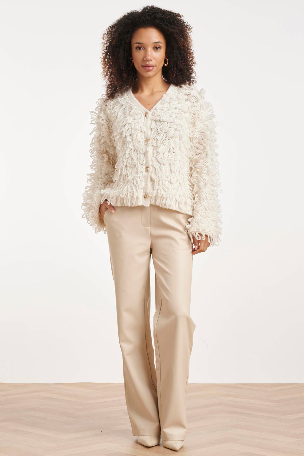 Ecru dames Smashed Lemon gebreid vest met effen, lange mouwen, V-hals en knoopsluiting