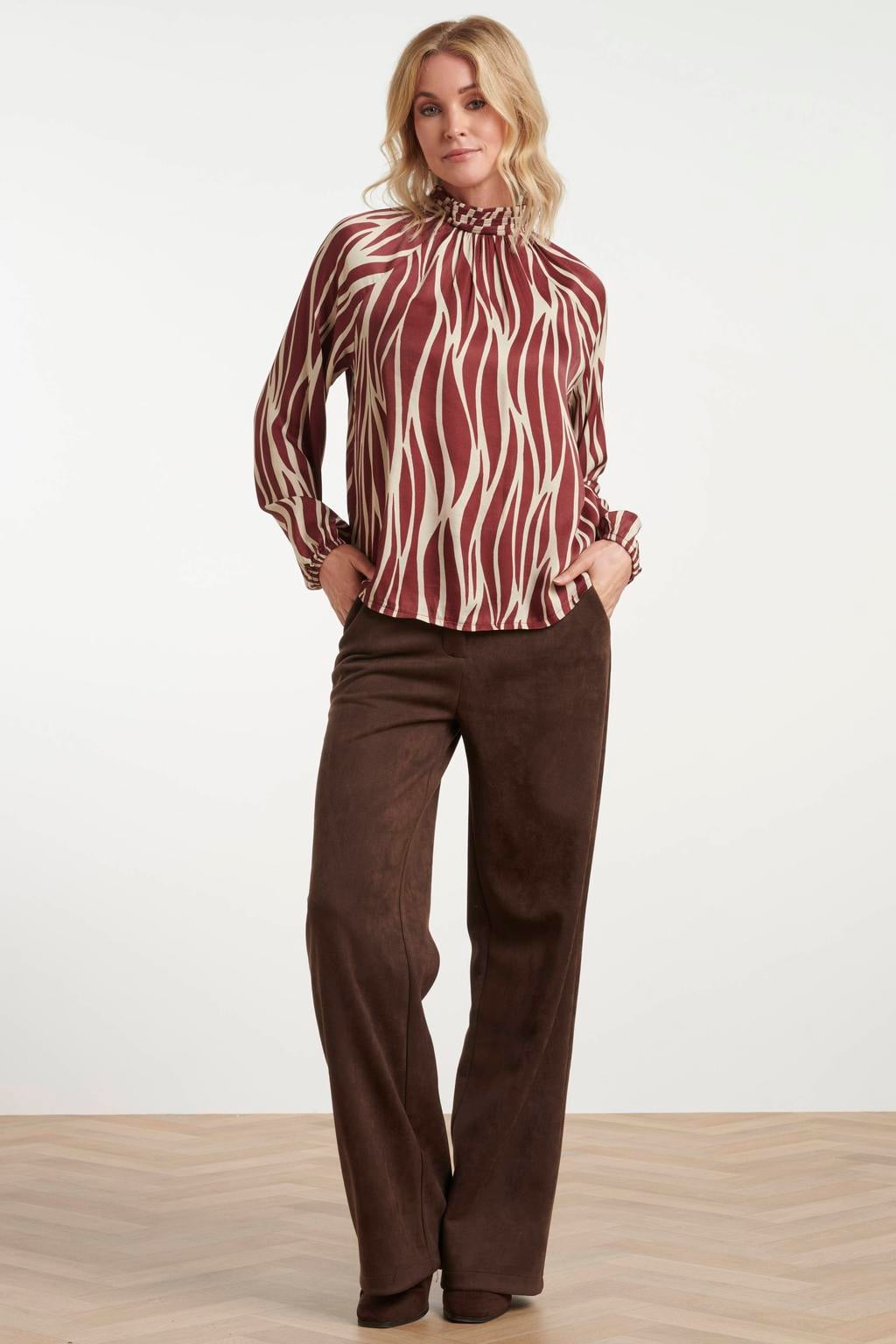 Rode dames Smashed Lemon top van viscose met lange mouwen en col