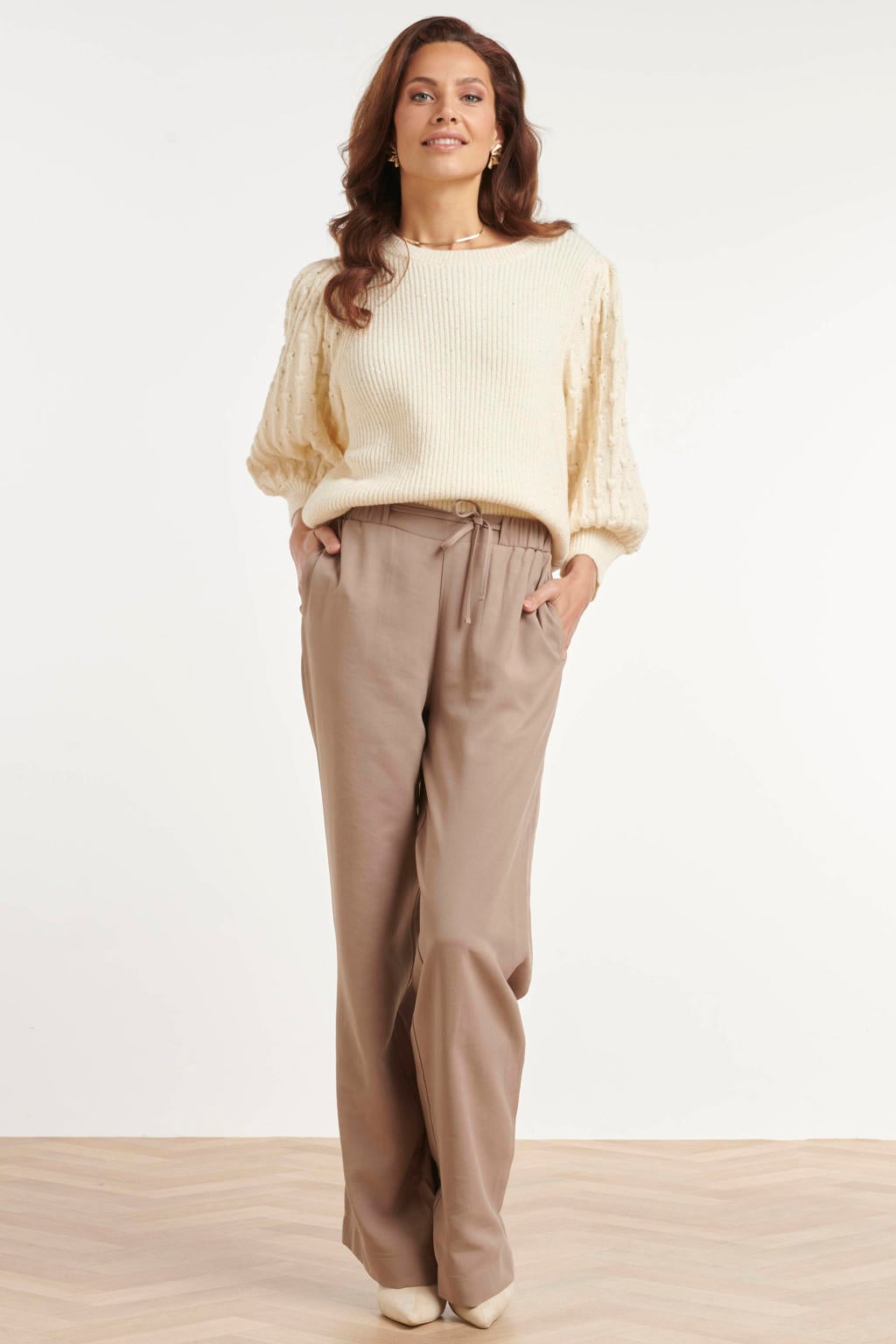 Zandkleurige dames Smashed Lemon straight leg pantalon van viscose met elastische tailleband met koord en effen