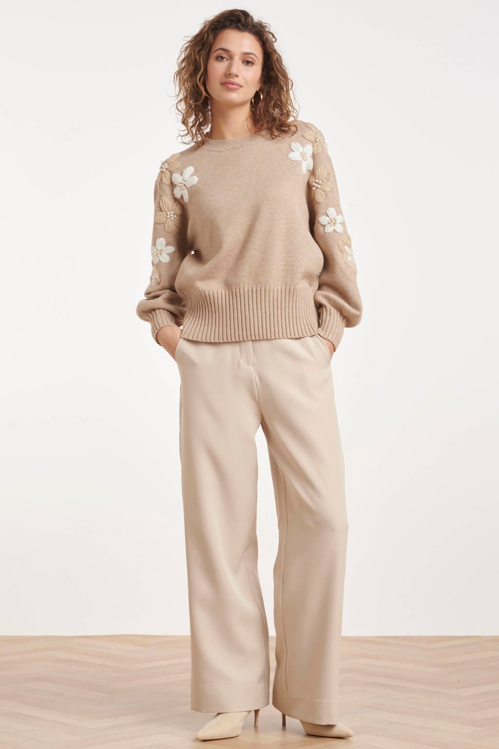 Beige dames Smashed Lemon gebreide trui van viscose met effen, lange mouwen, ronde hals en borduursels
