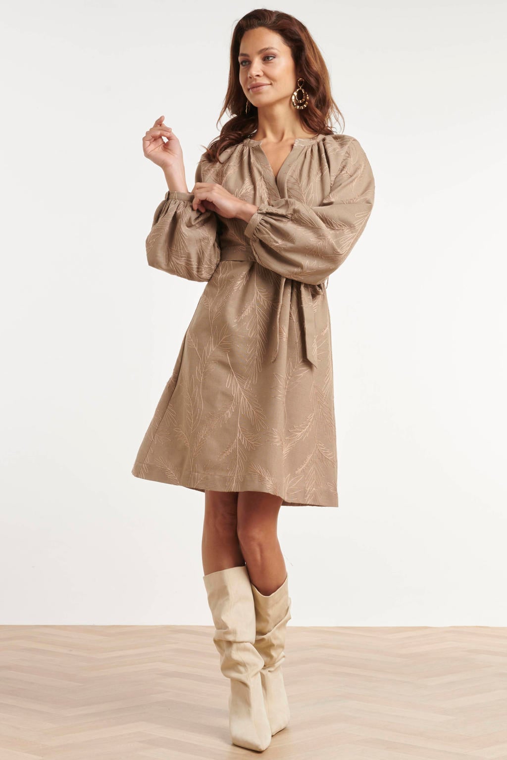 Taupe dames Smashed Lemon blousejurk met linnen met lange mouwen, V-hals, knoopsluiting en borduursels