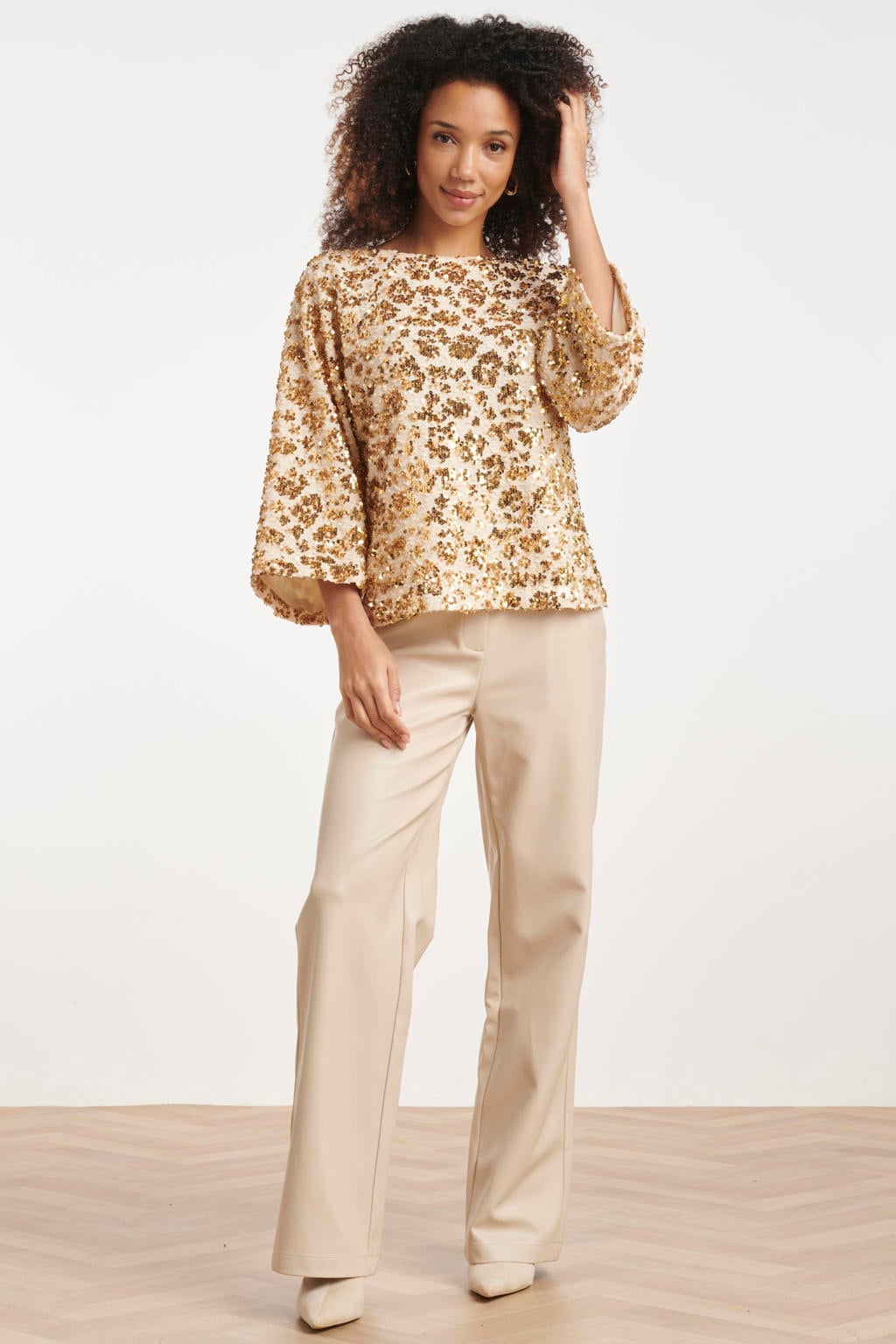 Beige en gouden dames Smashed Lemon top van polyester met effen, half lange mouwen, ronde hals en pailletten