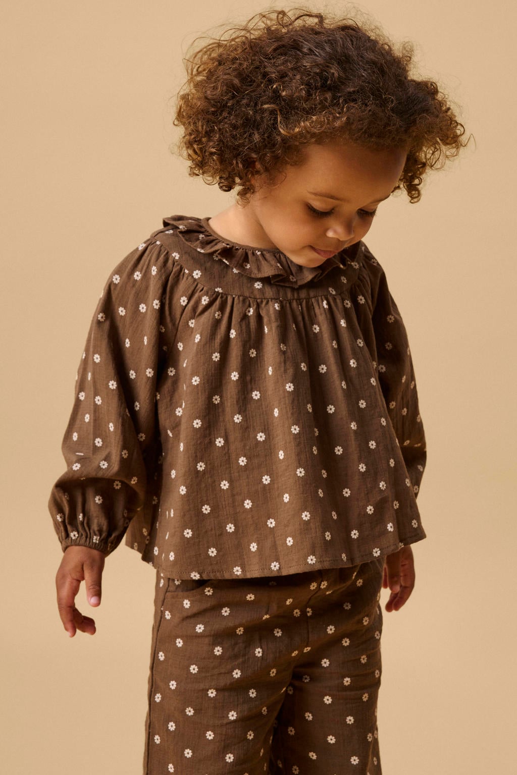 Bruine meisjes LIL' ATELIER MINI gebloemde blousetop groen van katoen met lange mouwen, knoopsluiting en geweven detail