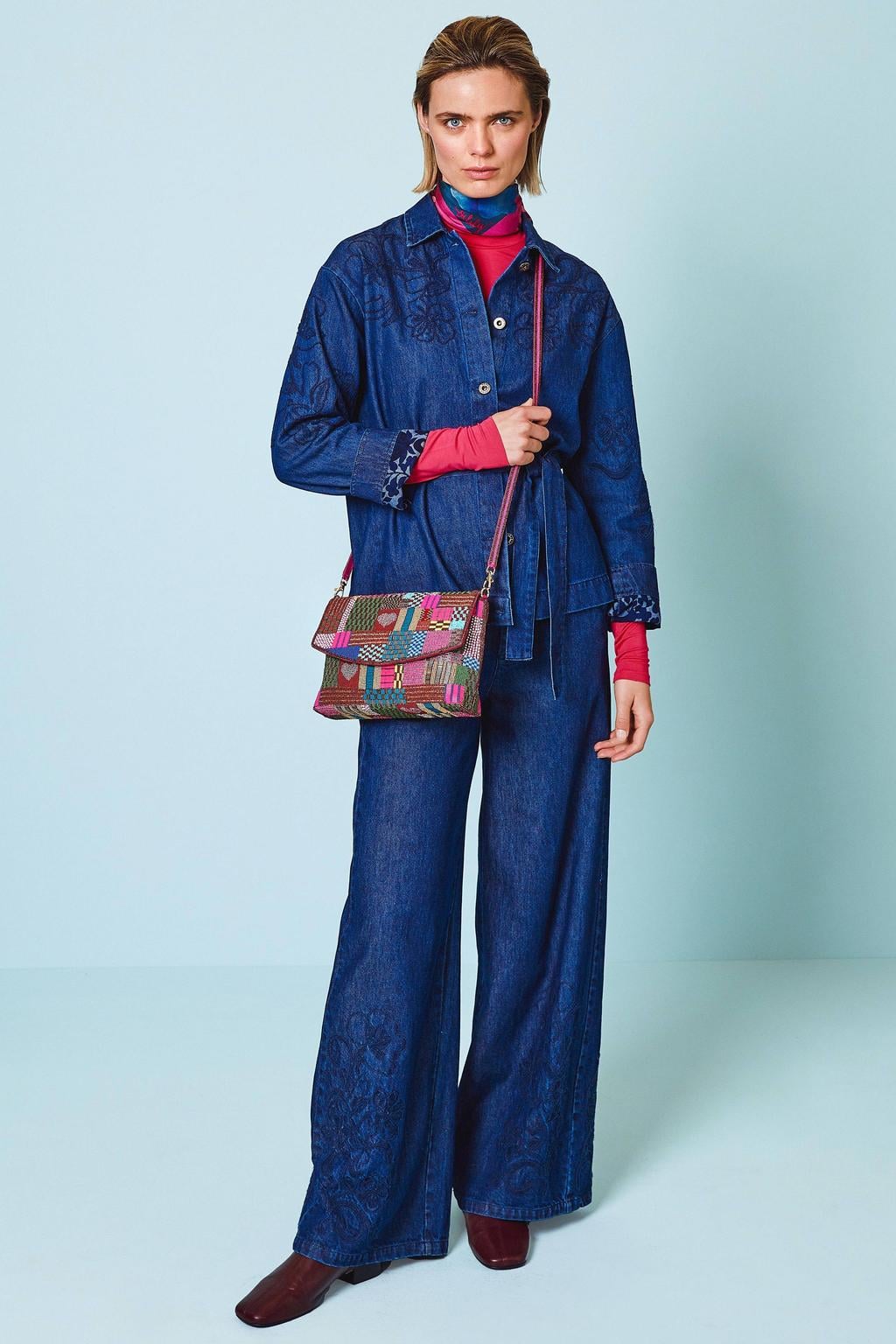 Dark blue denim dames Oilily wide leg broek dark blue van denim met high waist, rits- en knoopsluiting en effen