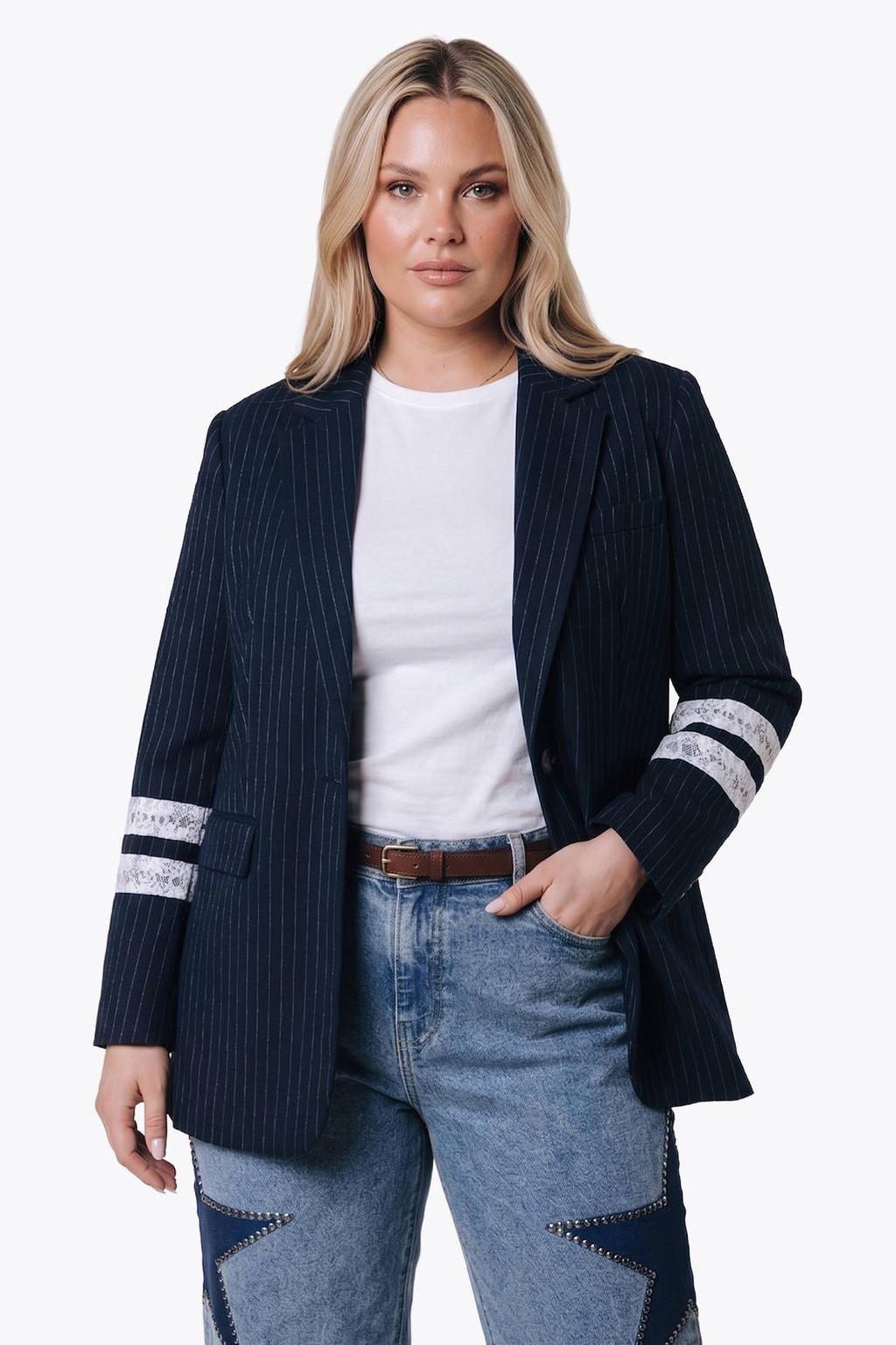Colourful Rebel Curve Plus Size regular fit blazer met krijtstreep - donkerblauw