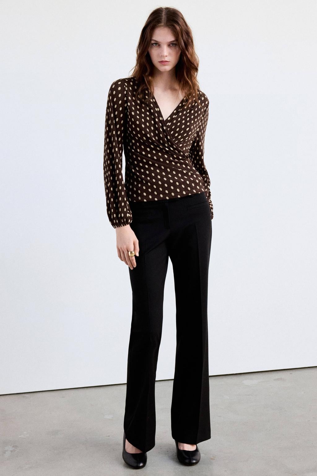 Bruin en ecru dames Mango top van polyester met stippenprint, lange mouwen en V-hals