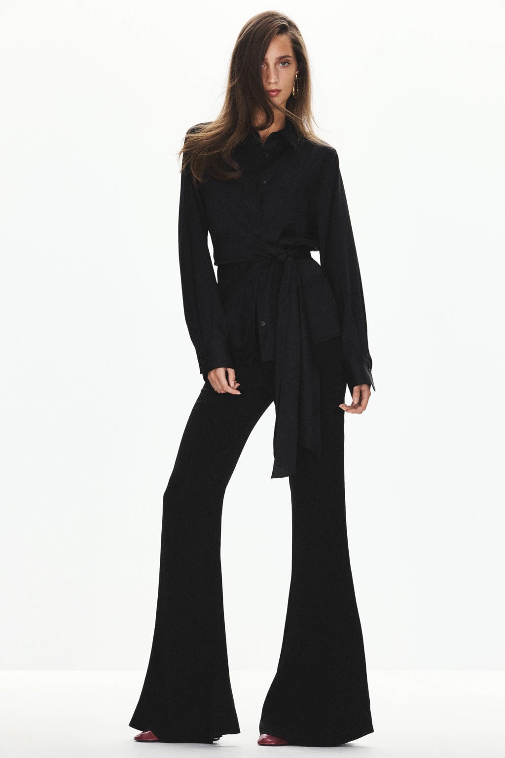 Zwarte dames Mango blouse van polyester met effen, lange mouwen, klassieke kraag, knoopsluiting en knoopdetail