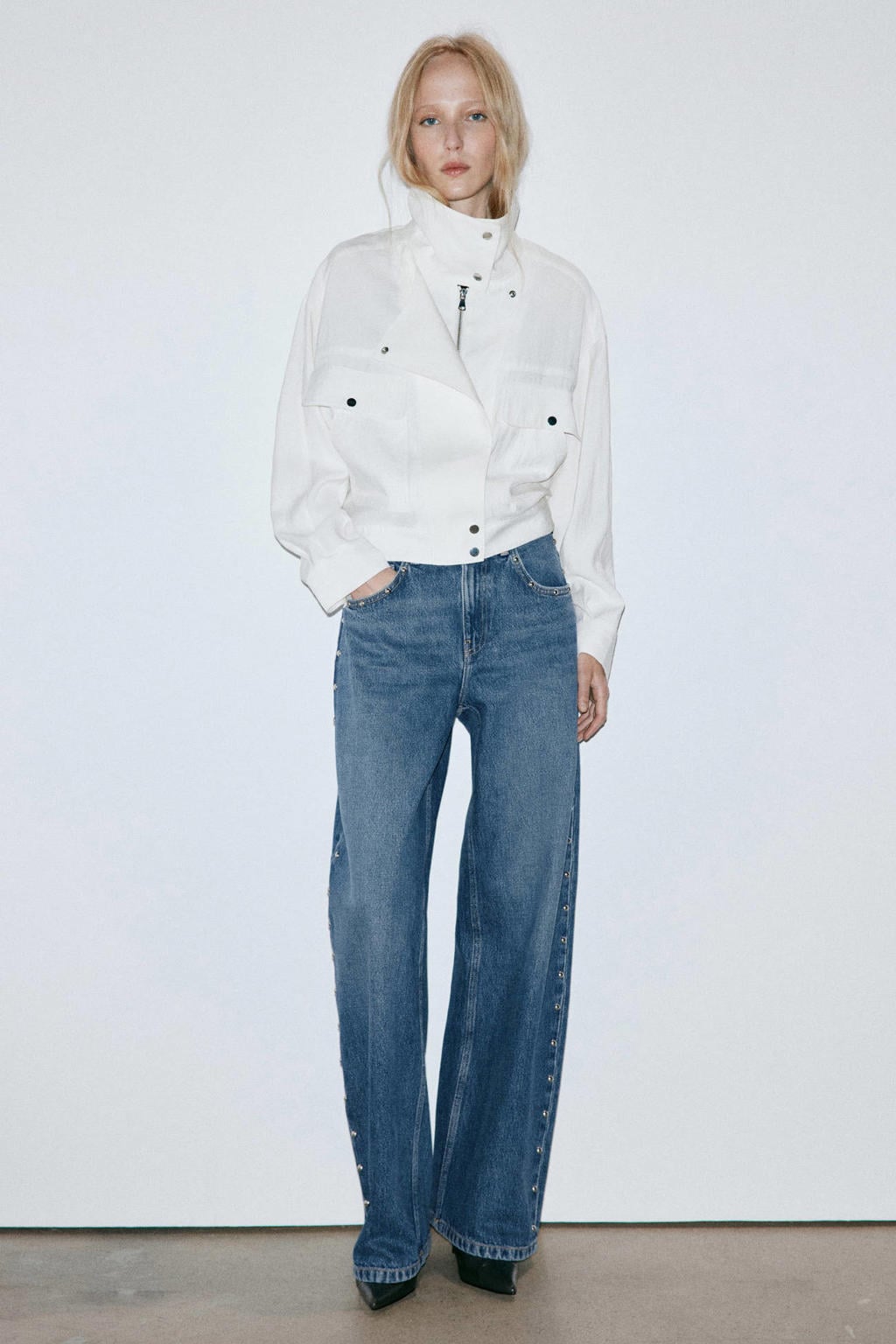 Medium blue denim dames Mango barrel jeans van denim met regular waist, rits- en knoopsluiting en effen
