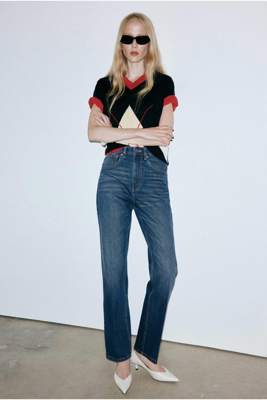 Medium blue denim dames Mango straight leg jeans mediumblauw van denim met rits- en knoopsluiting en effen