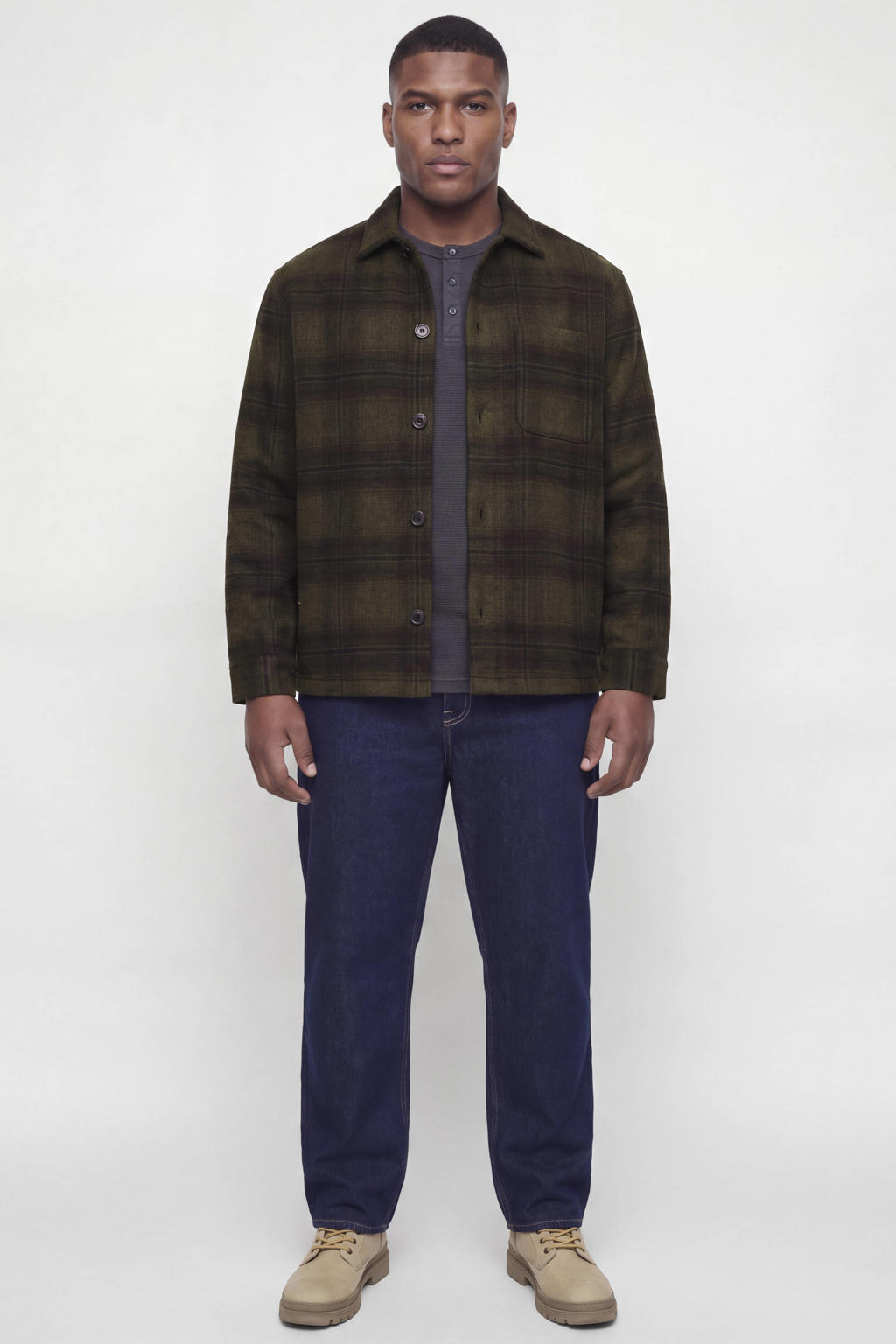 Olijfgroene heren JACK & JONES PLUS SIZE regular fit geruit overshirt van polyester met lange mouwen, klassieke kraag en geweven detail