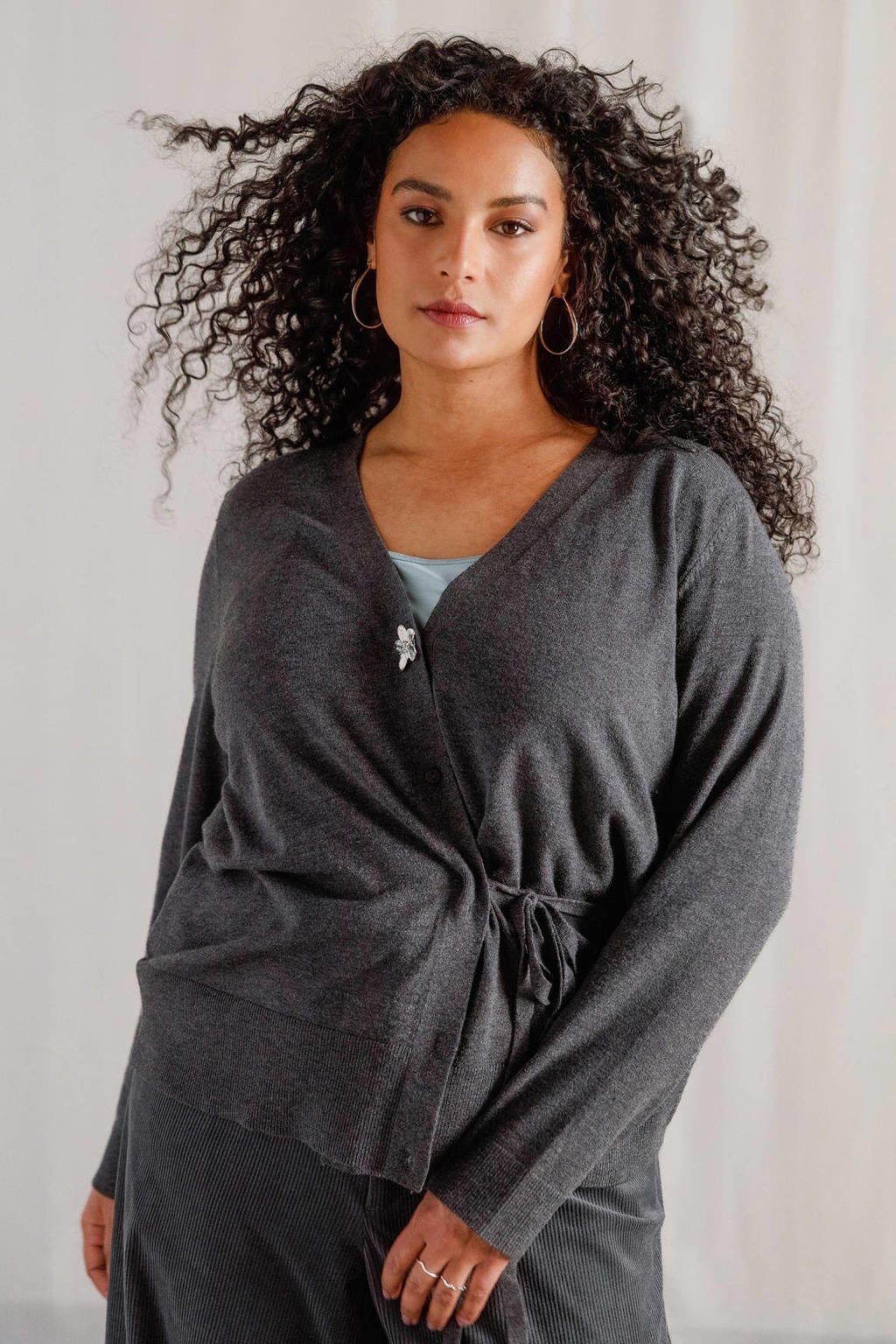 Yest Curve Plus Size gebreid vest - grijs