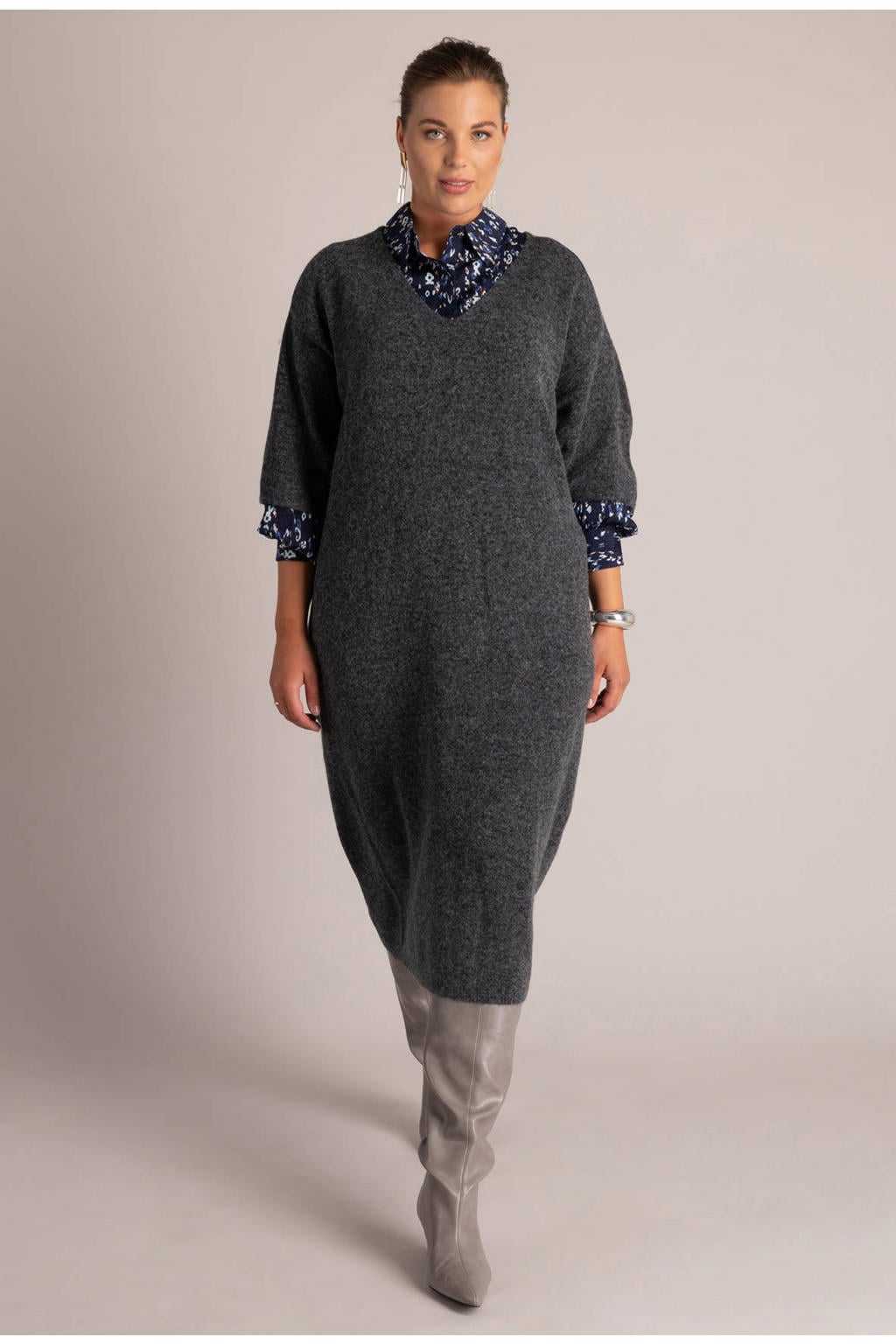 Grijze dames Yest Curve Plus Size gebreide midi jurk van wol met effen en driekwart mouwen