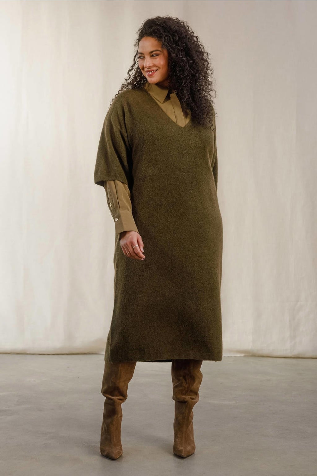 Yest Curve Plus Size gebreide midi jurk met wol - olijfgroen