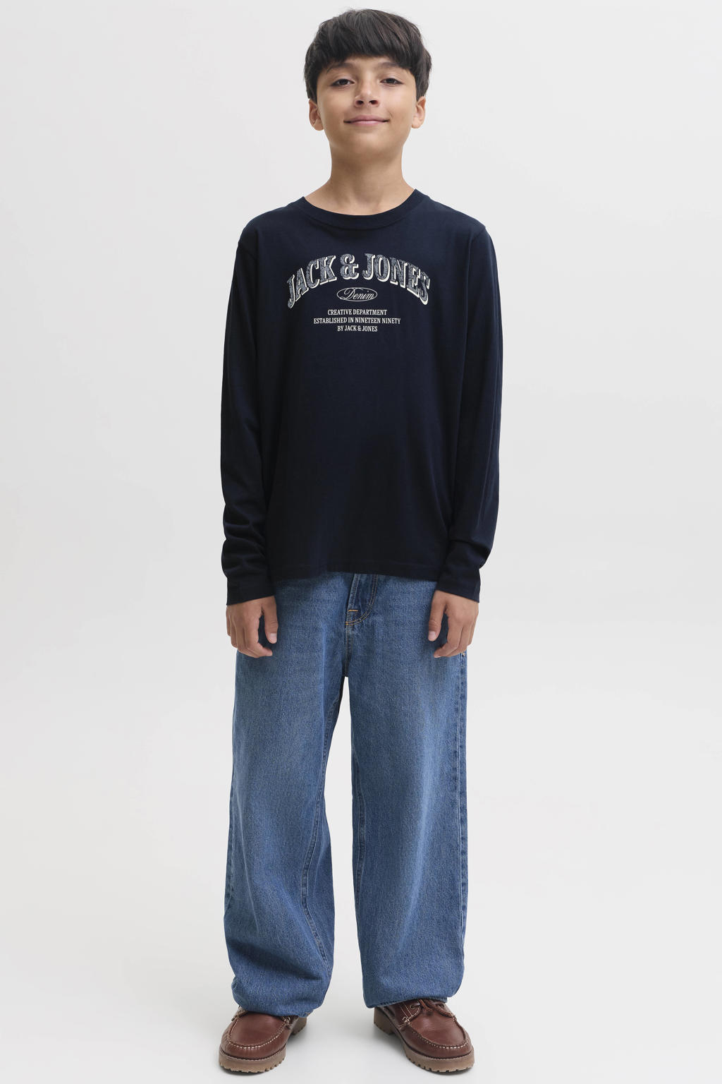 Donkerblauwe jongens JACK & JONES JUNIOR longsleeve van biologisch katoen met lange mouwen en ronde hals