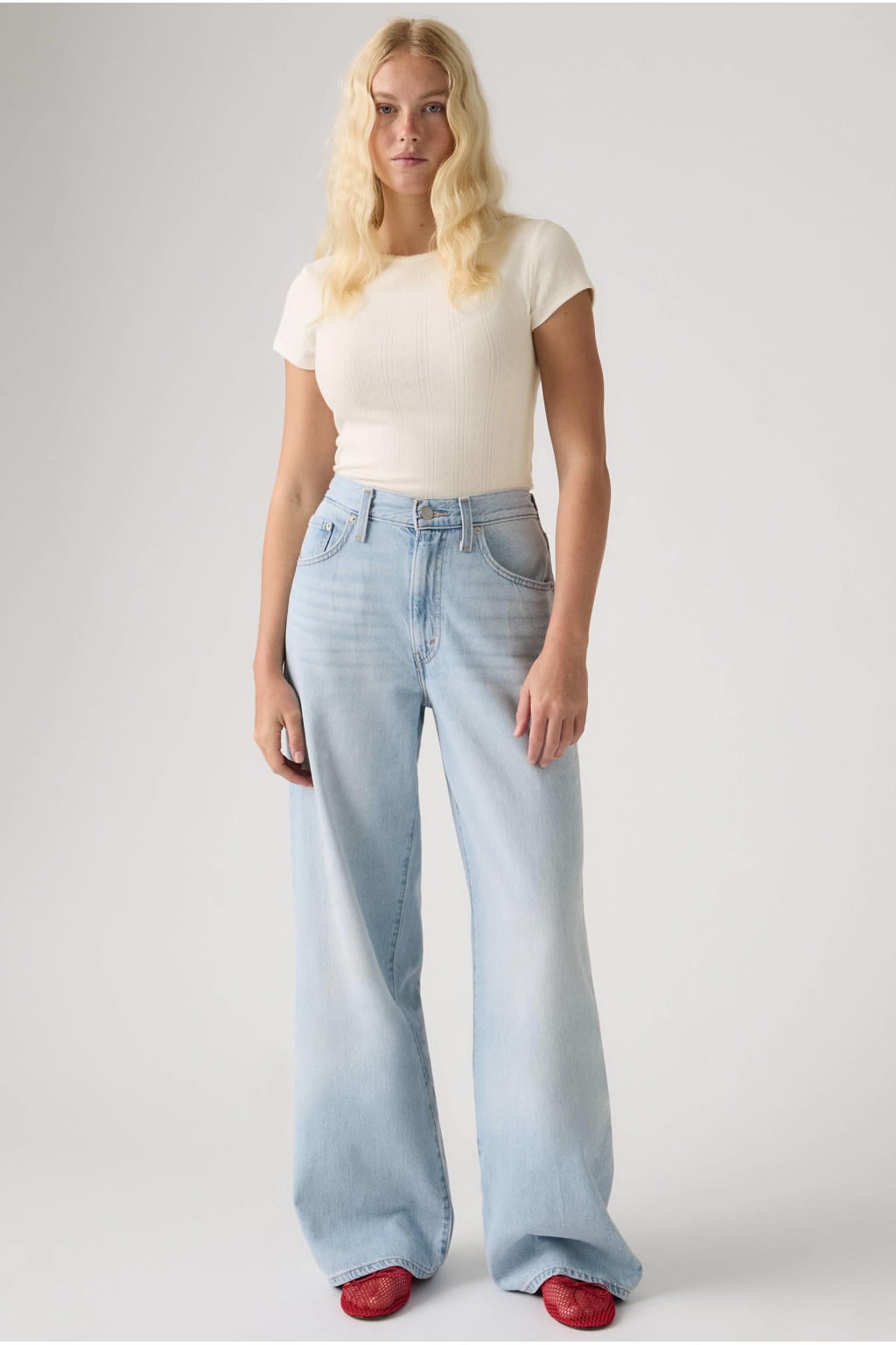 Light blue denim dames Levi's wide leg jeans van denim met high waist, rits- en knoopsluiting en effen