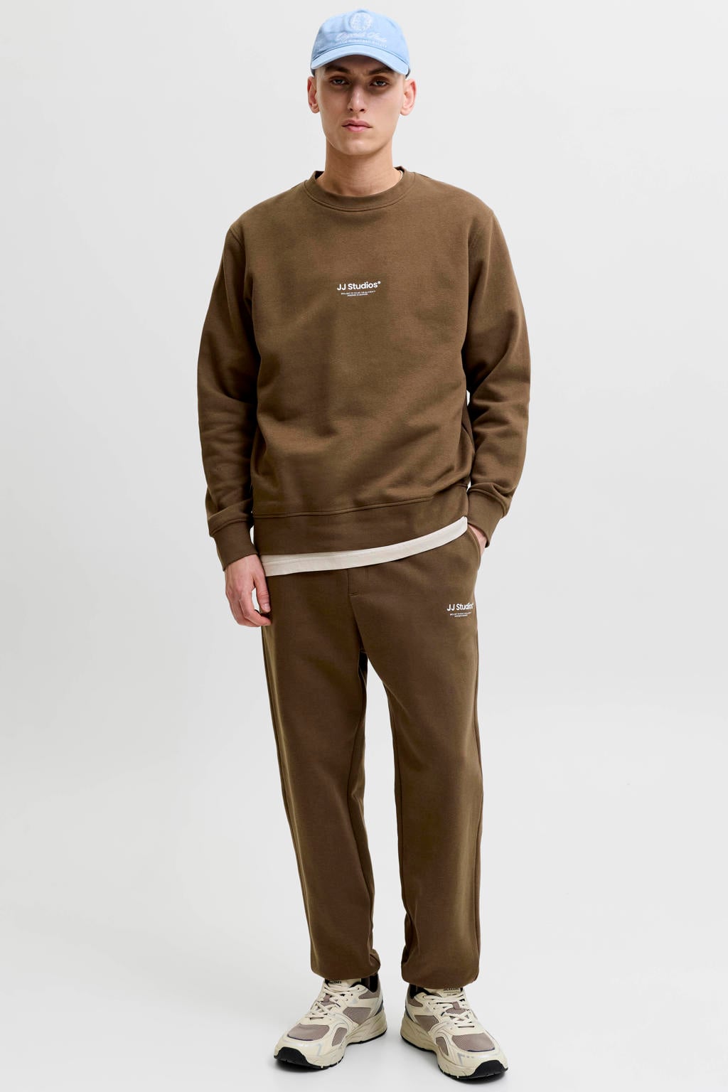 JACK & JONES ESSENTIALS relaxed fit sweater met print - bruin